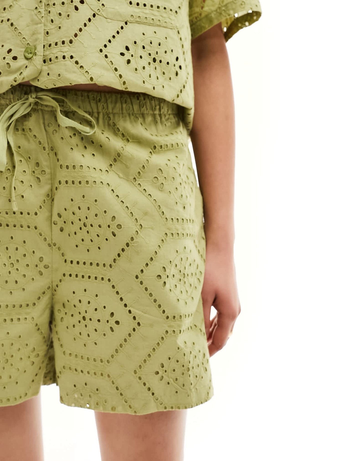 IIsla & Bird longer line broderie beach short in pine garden green - ASOS Sample Sale EU Store