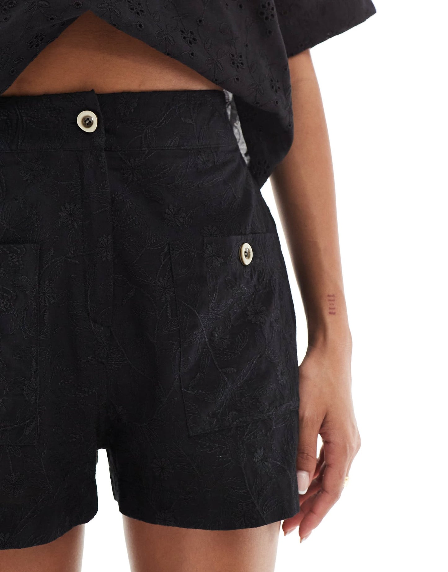 In The Style broderie shorts co - ord in black - ASOS Sample Sale EU Store