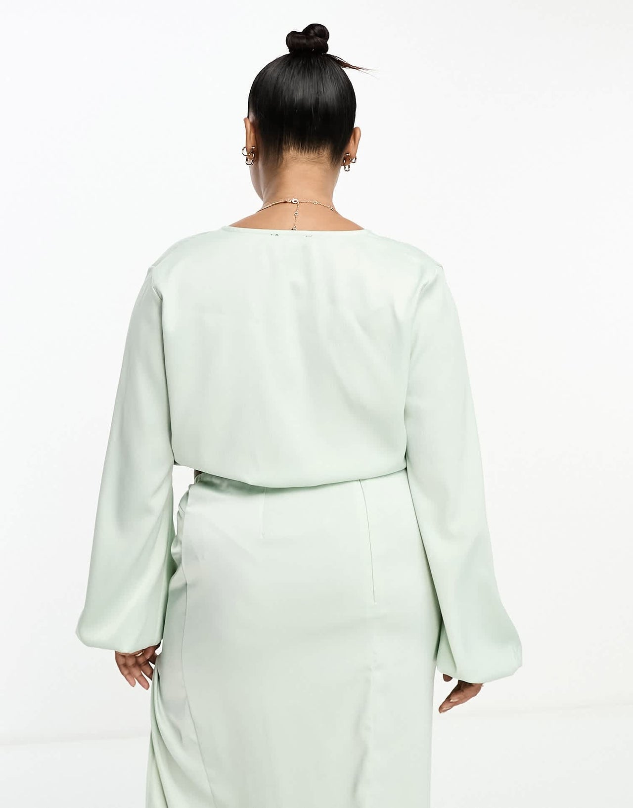 In The Style Plus exclusive satin twist front volume sleeve blouse co - ord in pale green - ASOS Sample Sale EU Store