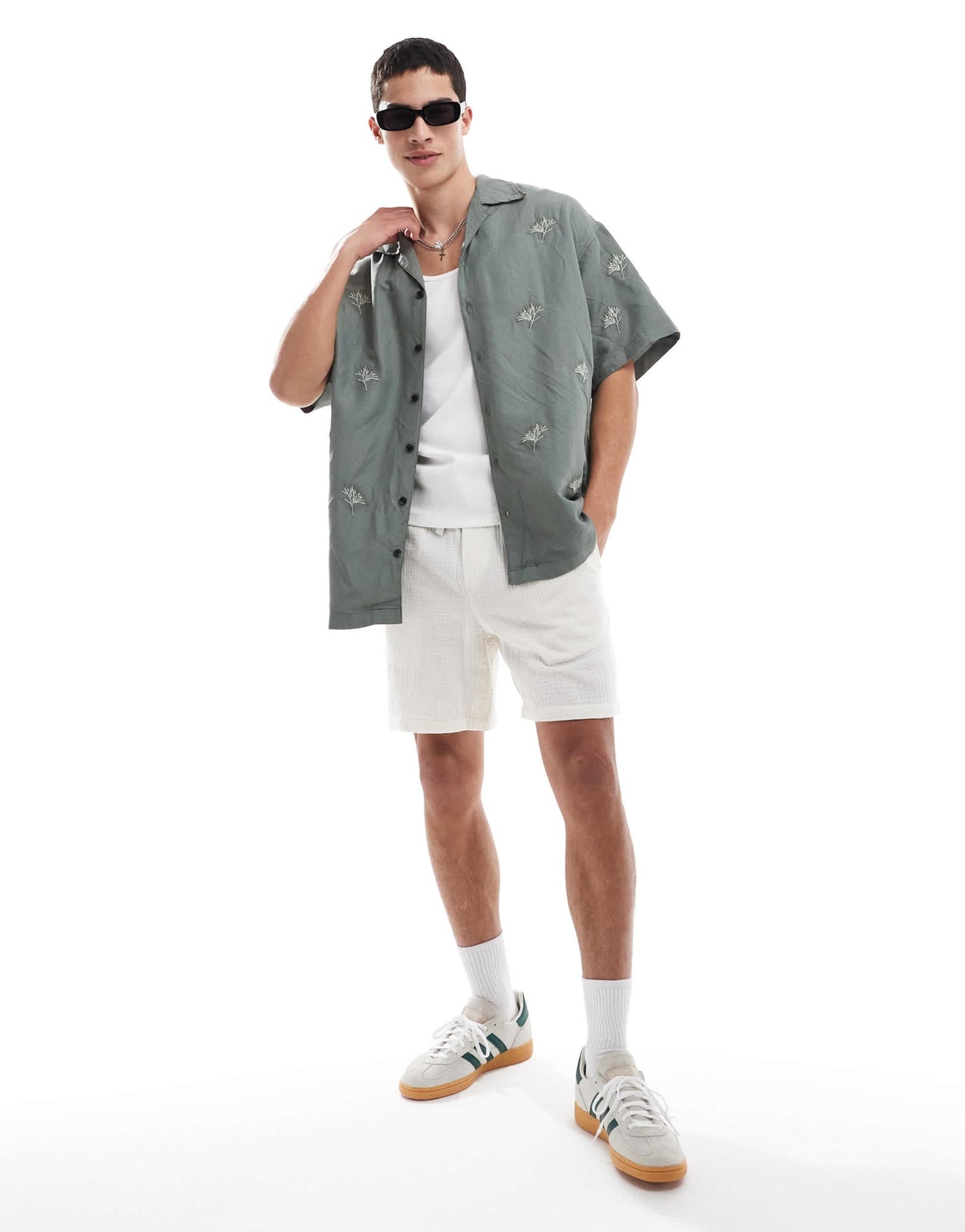 Jack & Jones boxy fit revere collar shirt with flower embroidery in khaki - ASOS Sample Sale EU Store