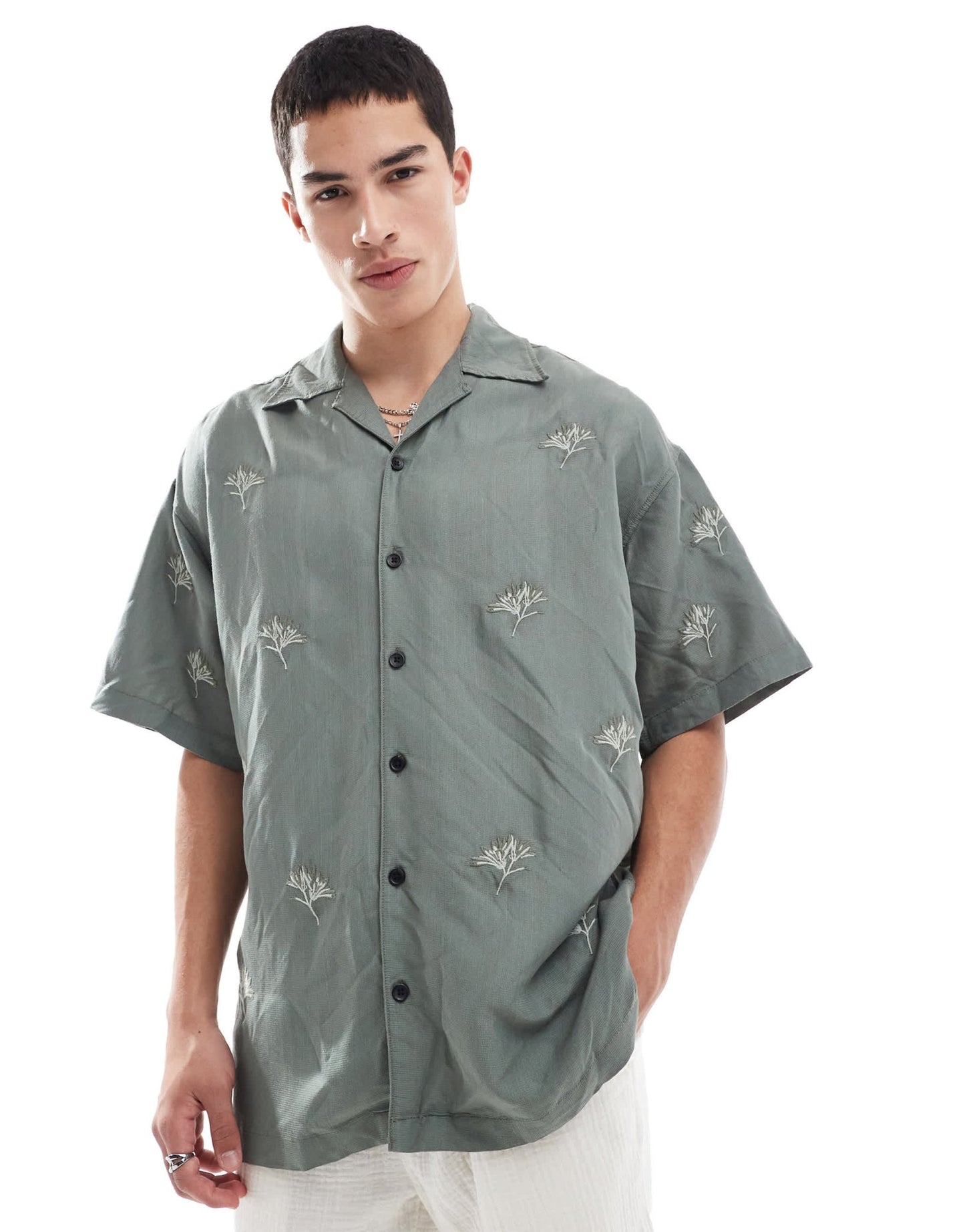 Jack & Jones boxy fit revere collar shirt with flower embroidery in khaki - ASOS Sample Sale EU Store