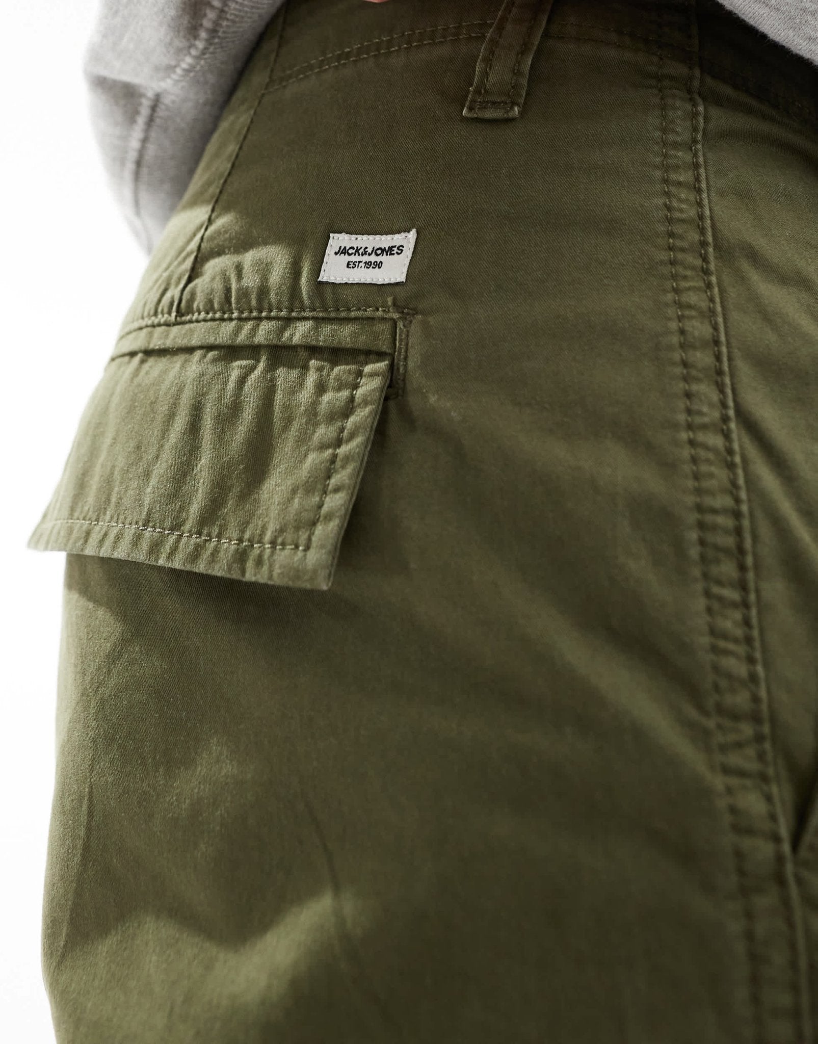 Jack & Jones cargo short in khaki - ASOS Sample Sale EU Store