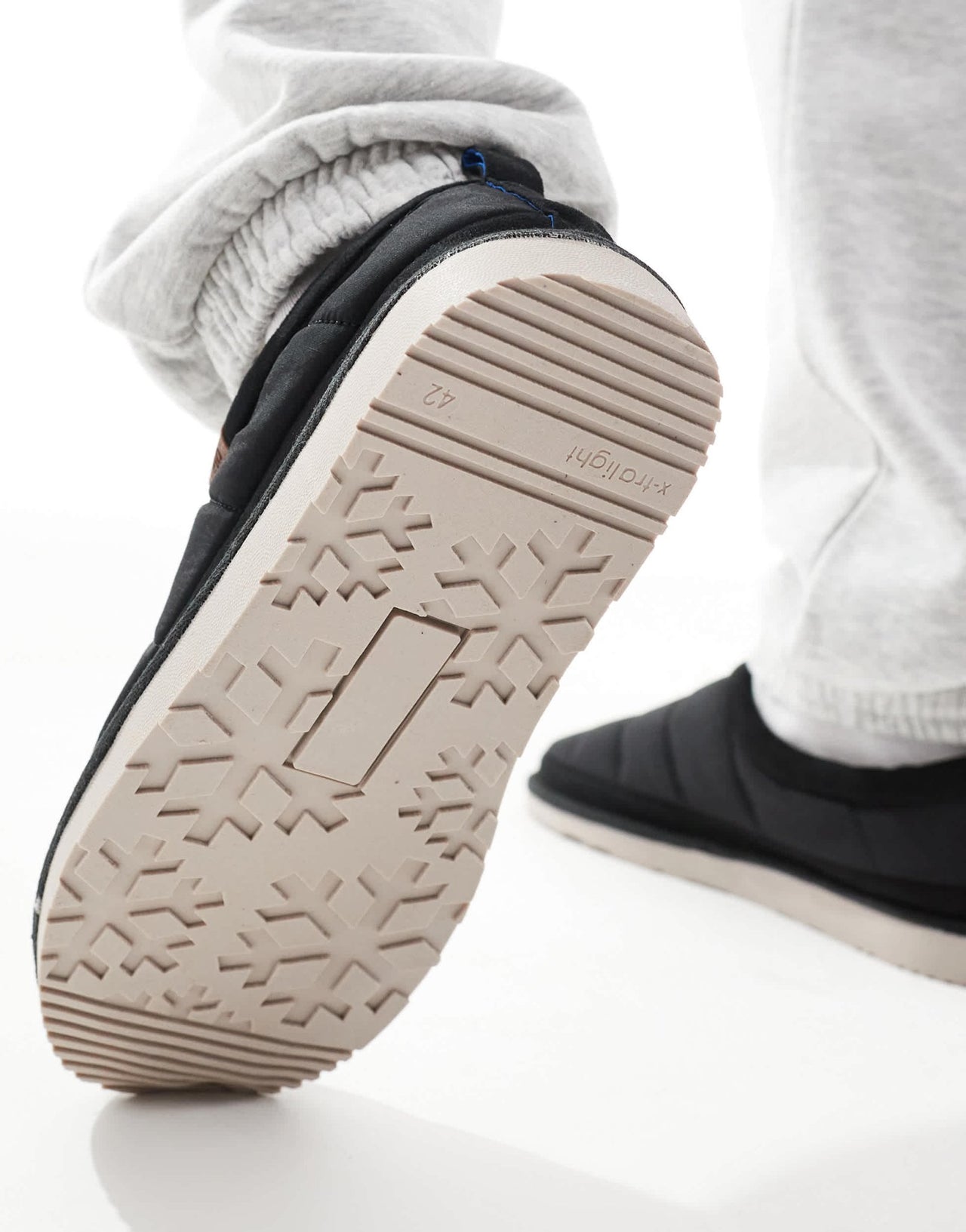 Jack & Jones padded nylon slipper in black - ASOS Sample Sale EU Store