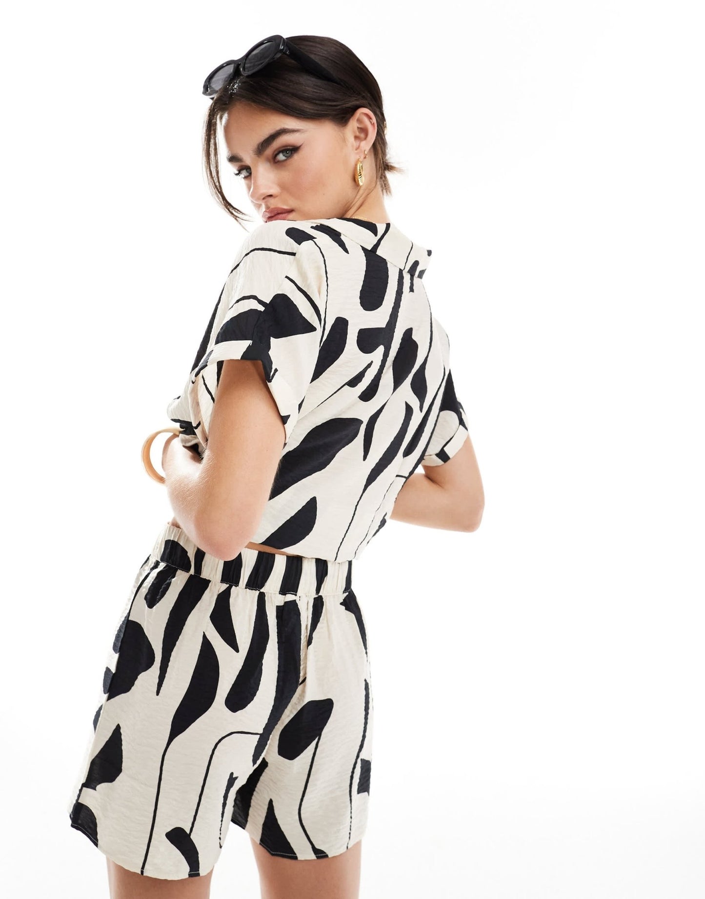 JDY pull on textured short co - ord in abstract mono print - ASOS Sample Sale EU Store