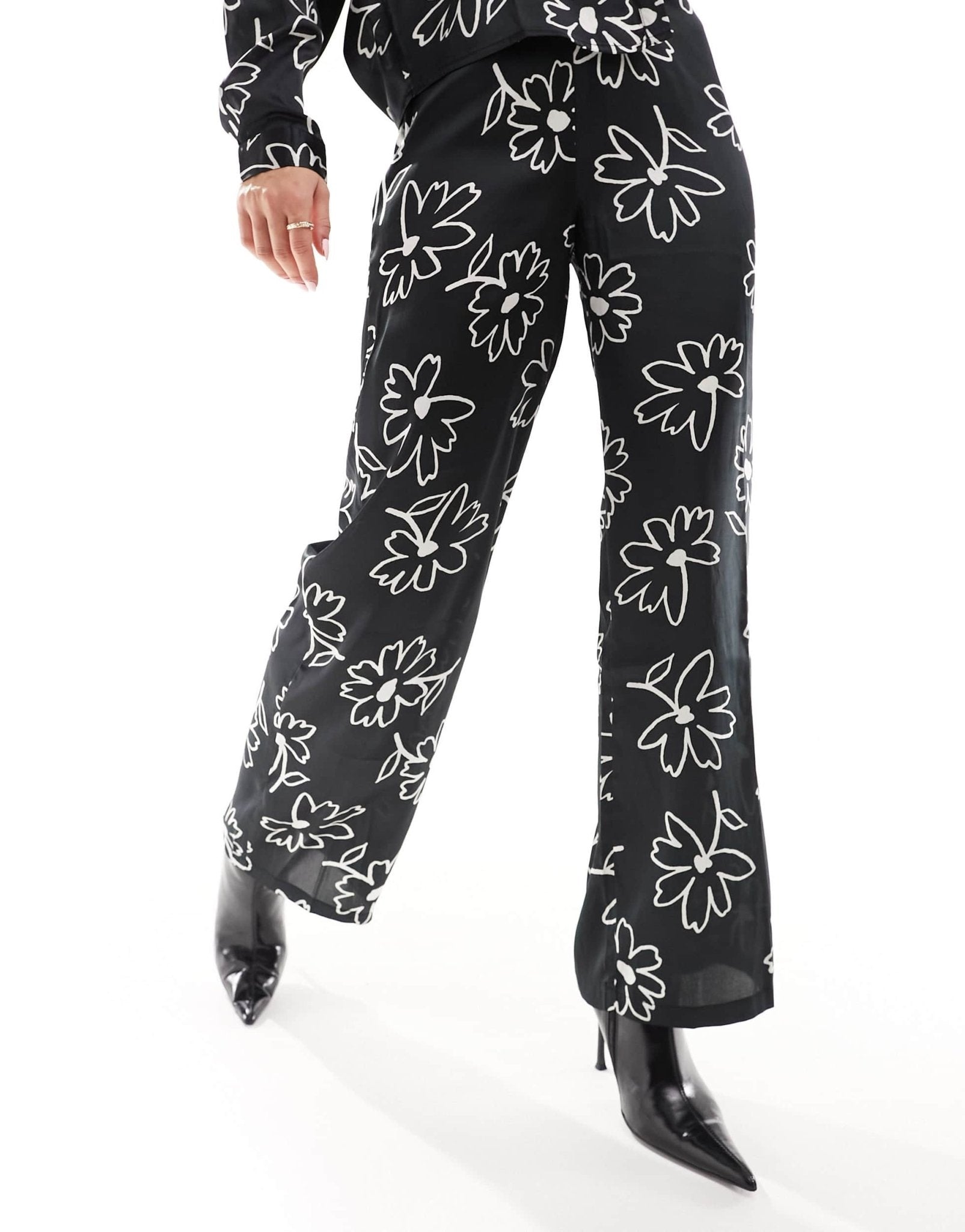 JDY wide leg trouser co - ord in black floral print - ASOS Sample Sale EU Store