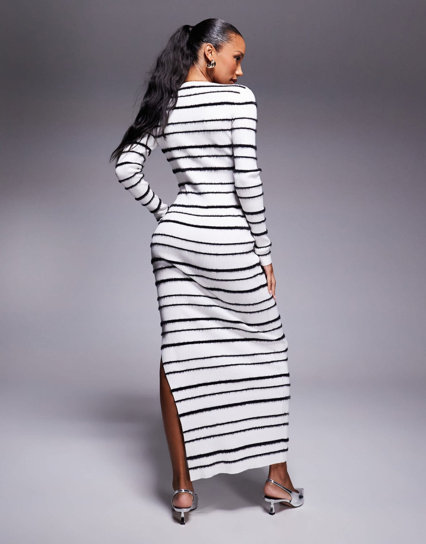 Kaiia exclusive knitted v neck side split maxi dress in white and black brushed stripe - ASOS Sample Sale EU Store