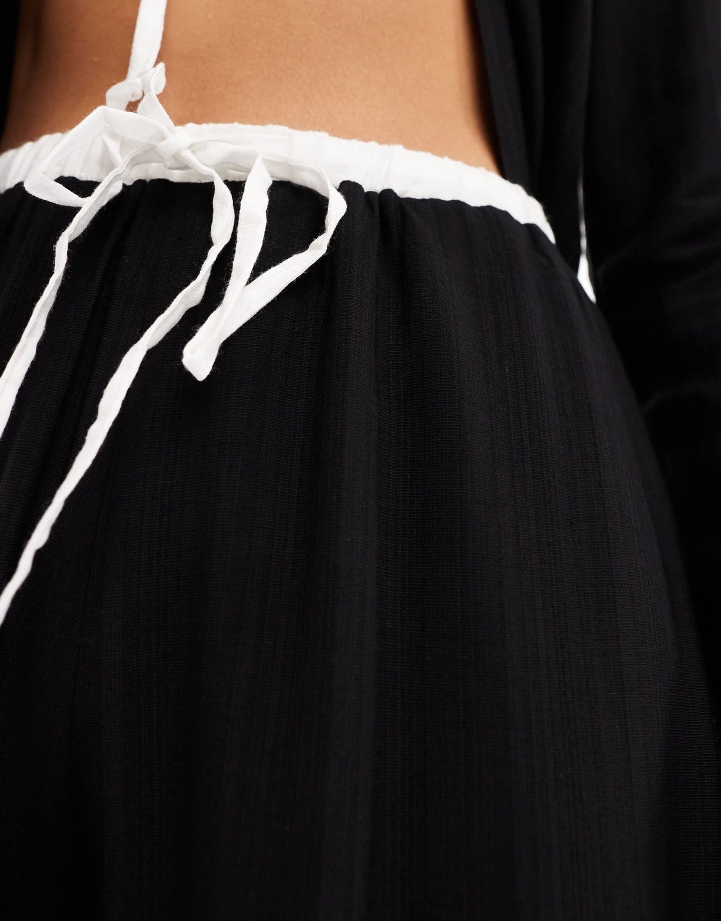 Kaiia exclusive linen contrast trim wide leg drawstring beach trousers co - ord in black - ASOS Sample Sale EU Store