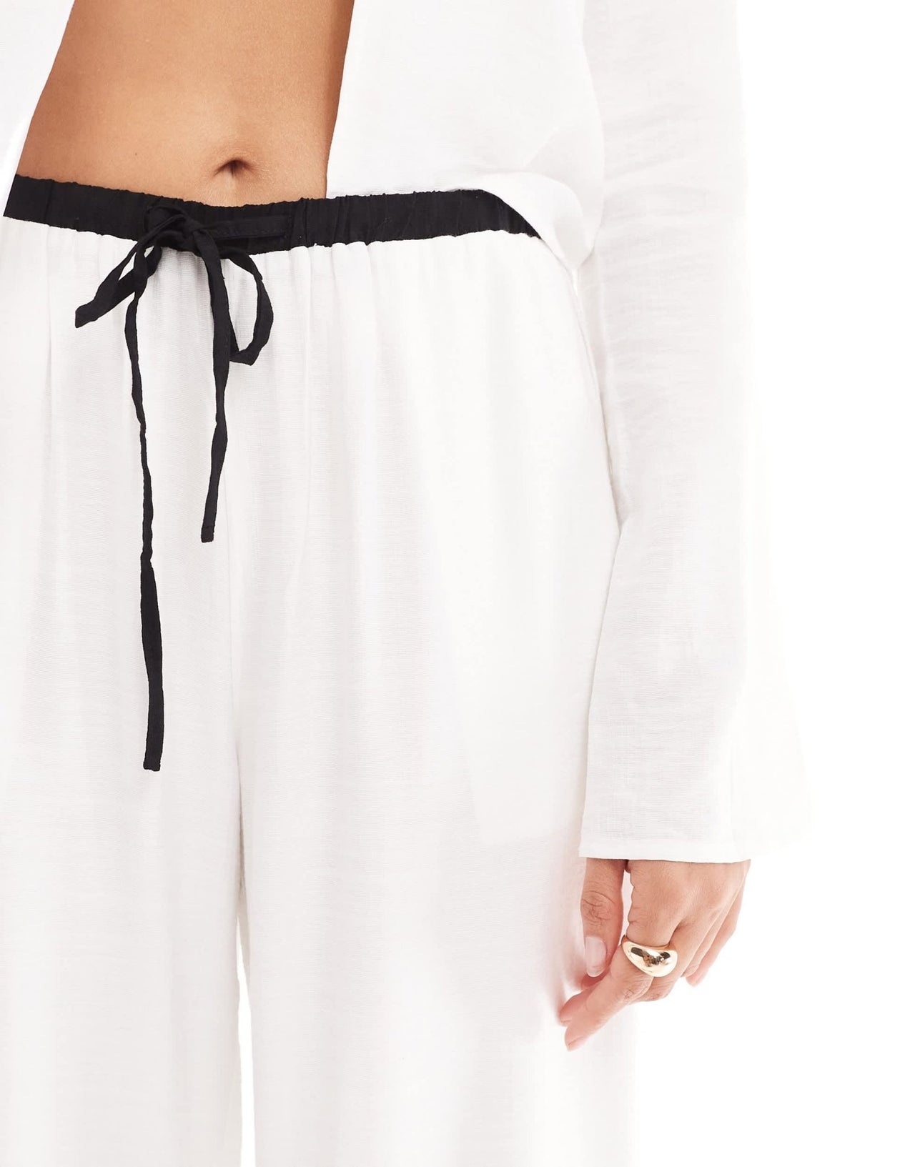 Kaiia exclusive linen contrast trim wide leg drawstring beach trousers co - ord in white - ASOS Sample Sale EU Store