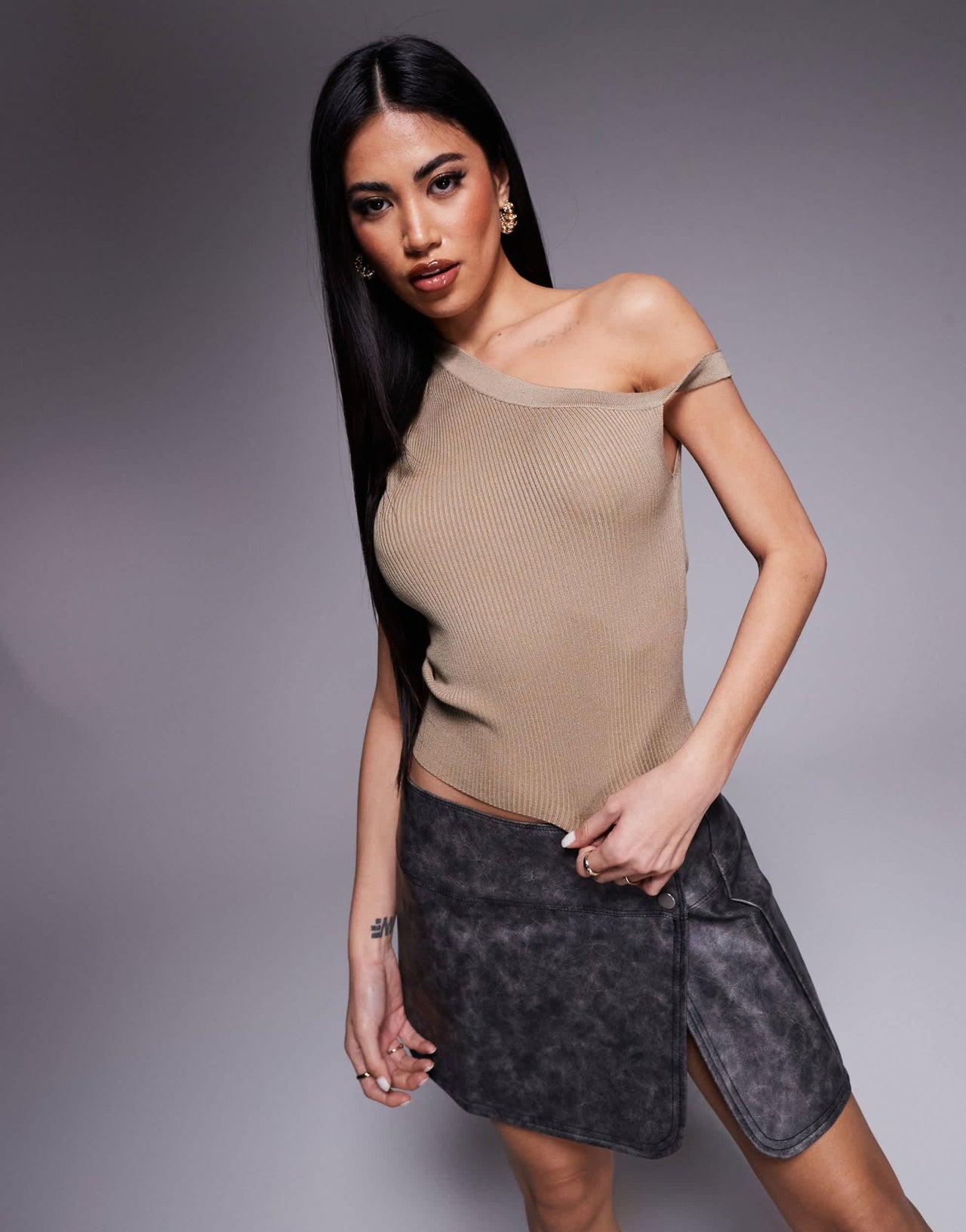 Kaiia exclusive ribbed knit off shoulder twist detail crop top in beige - ASOS Sample Sale EU Store