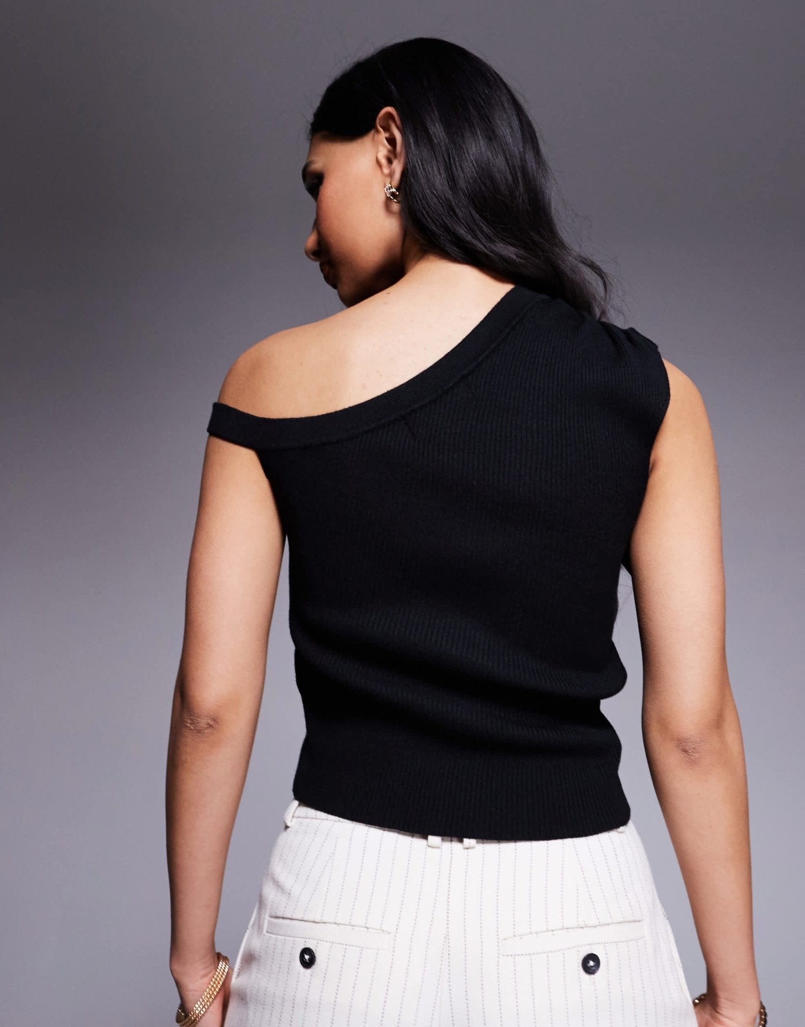 Kaiia exclusive ribbed knit off shoulder twist detail crop top in black - ASOS Sample Sale EU Store