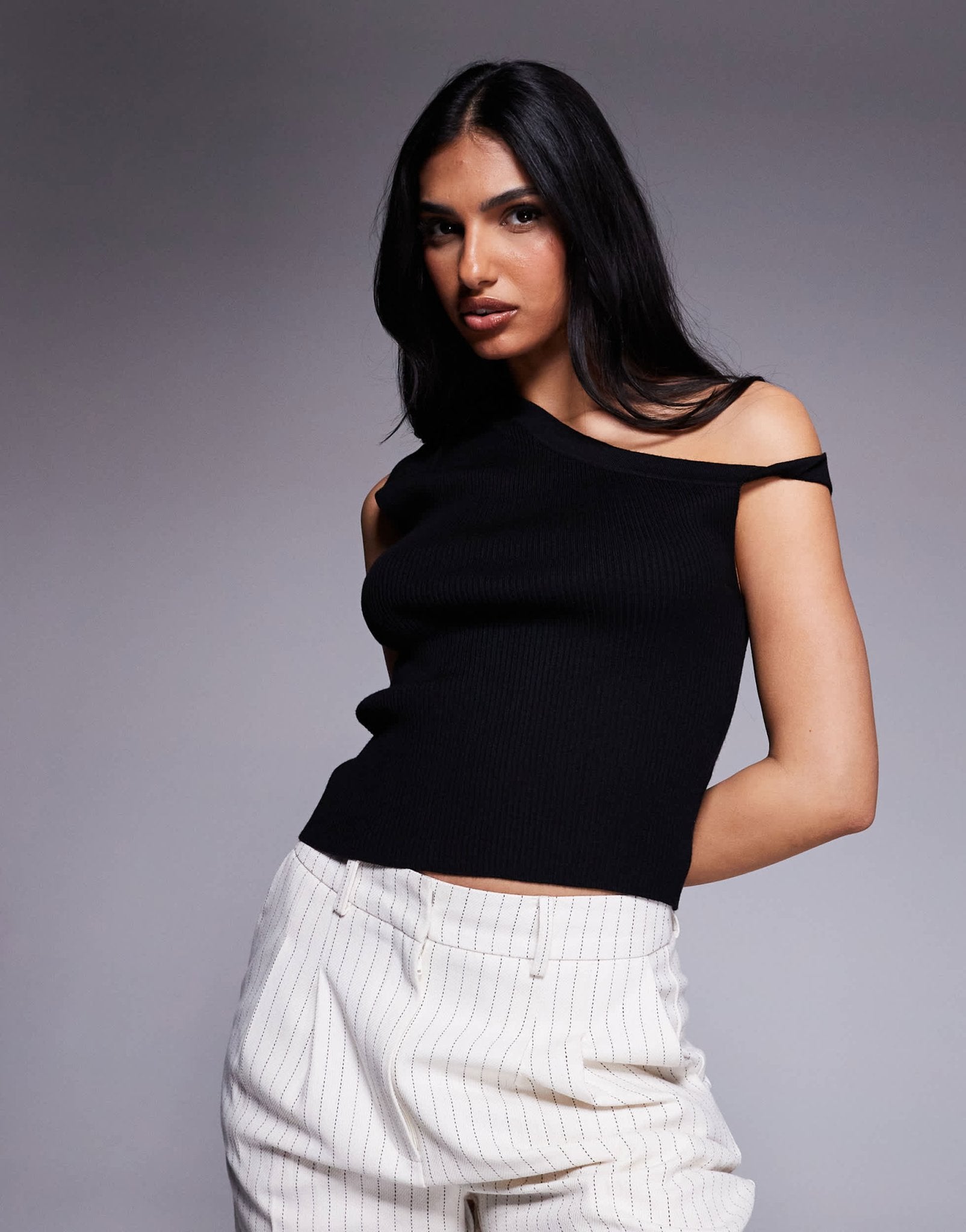 Kaiia exclusive ribbed knit off shoulder twist detail crop top in black - ASOS Sample Sale EU Store