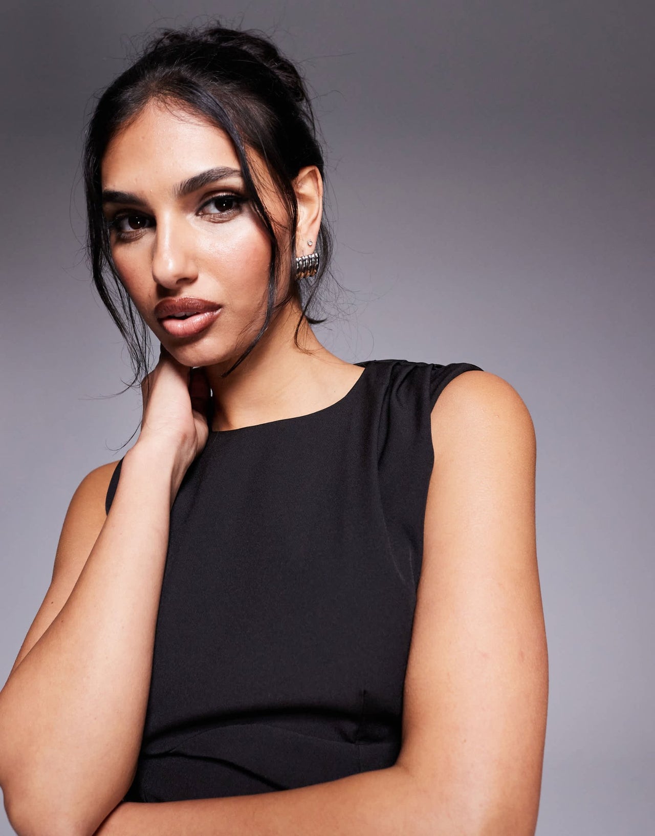 Kaiia exclusive tailored sleeveless high neck pocket detail split front maxi dress in black - ASOS Sample Sale EU Store