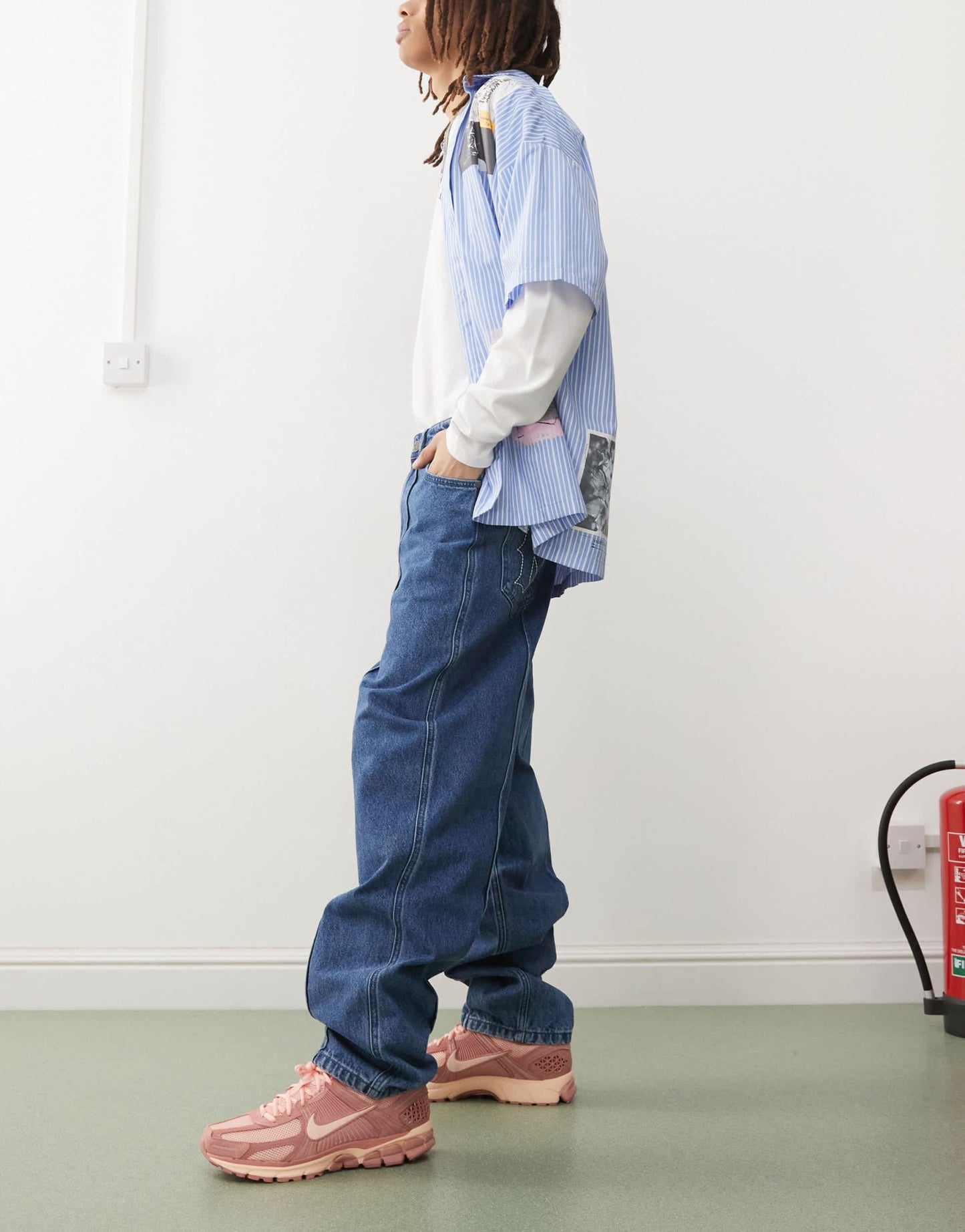 Karl Kani straight leg jeans in mid wash blue - ASOS Sample Sale EU Store