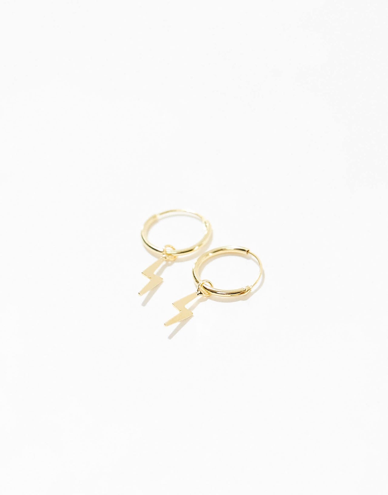 Kingsley Ryan lightening bolt charm hoop earrings in gold plated - ASOS Sample Sale EU Store