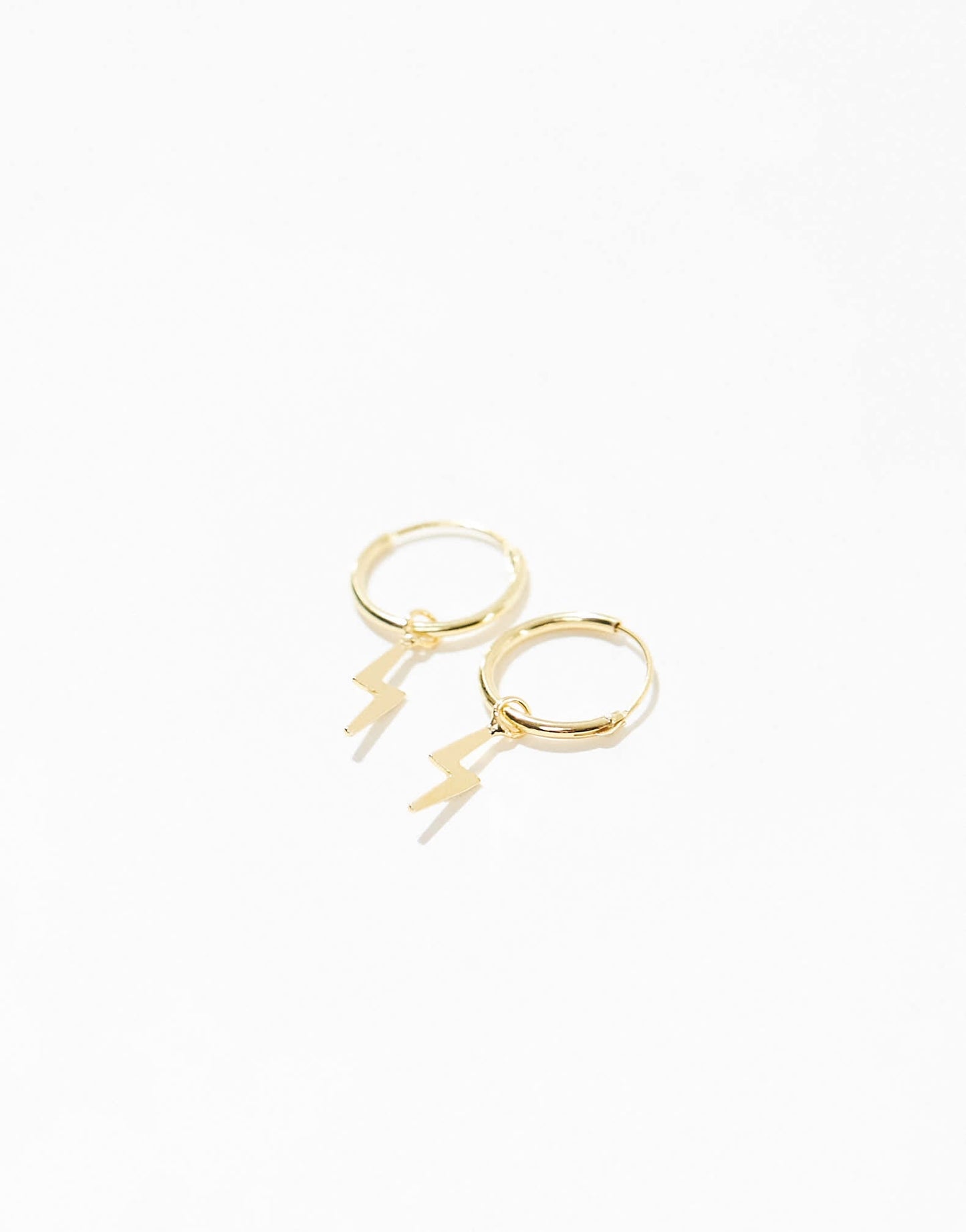 Kingsley Ryan lightening bolt charm hoop earrings in gold plated - ASOS Sample Sale EU Store