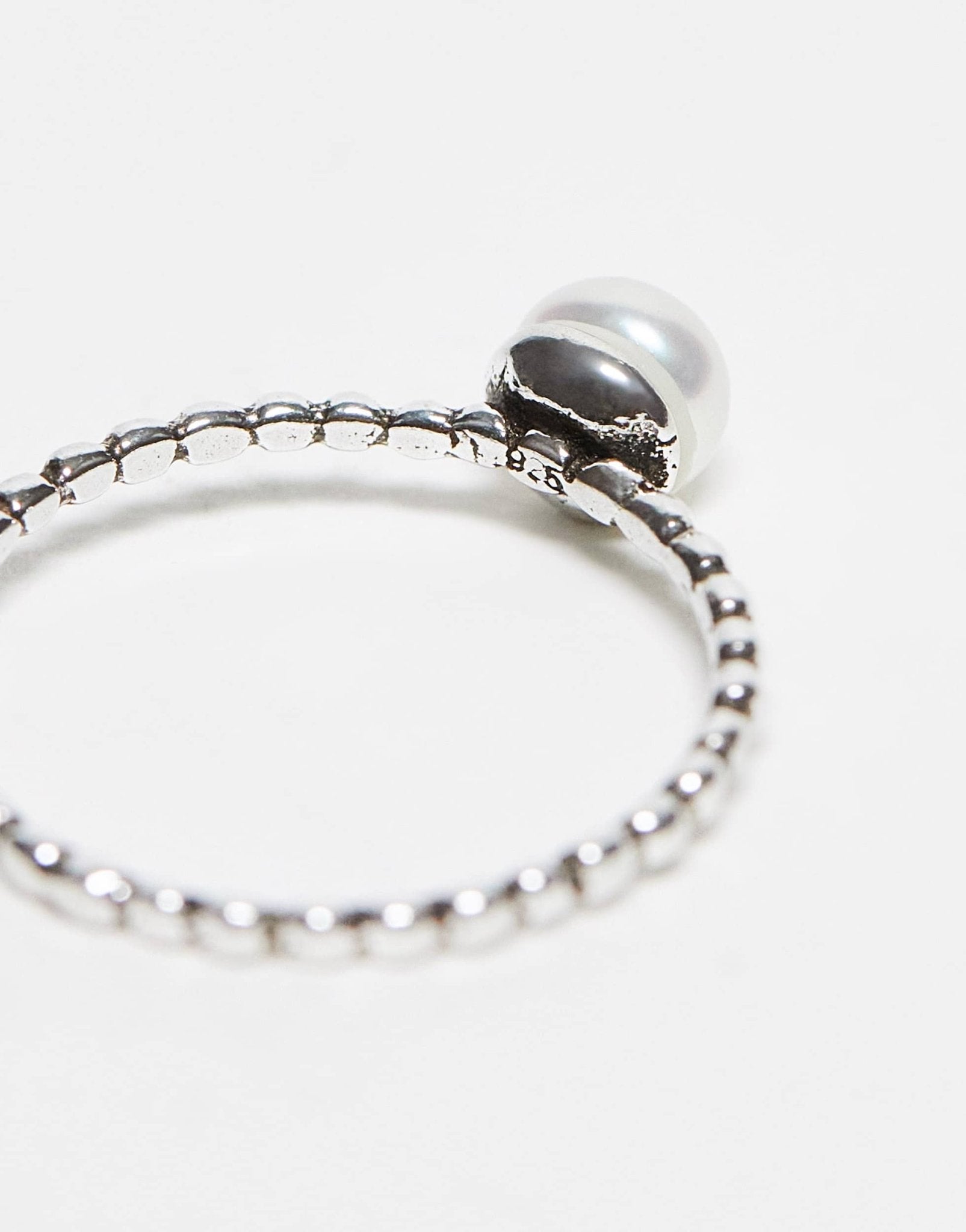 Kingsley Ryan sterling silver pearl ring - ASOS Sample Sale EU Store