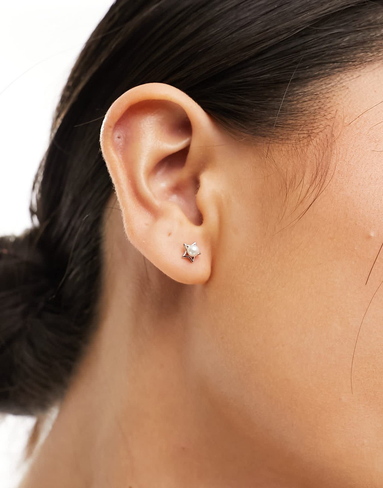 Kingsley Ryan Sterling Silver pearl star stud earrings in silver - ASOS Sample Sale EU Store