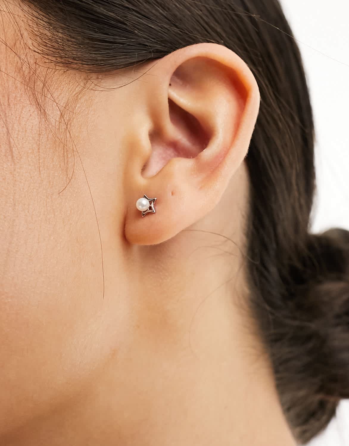Kingsley Ryan Sterling Silver pearl star stud earrings in silver - ASOS Sample Sale EU Store