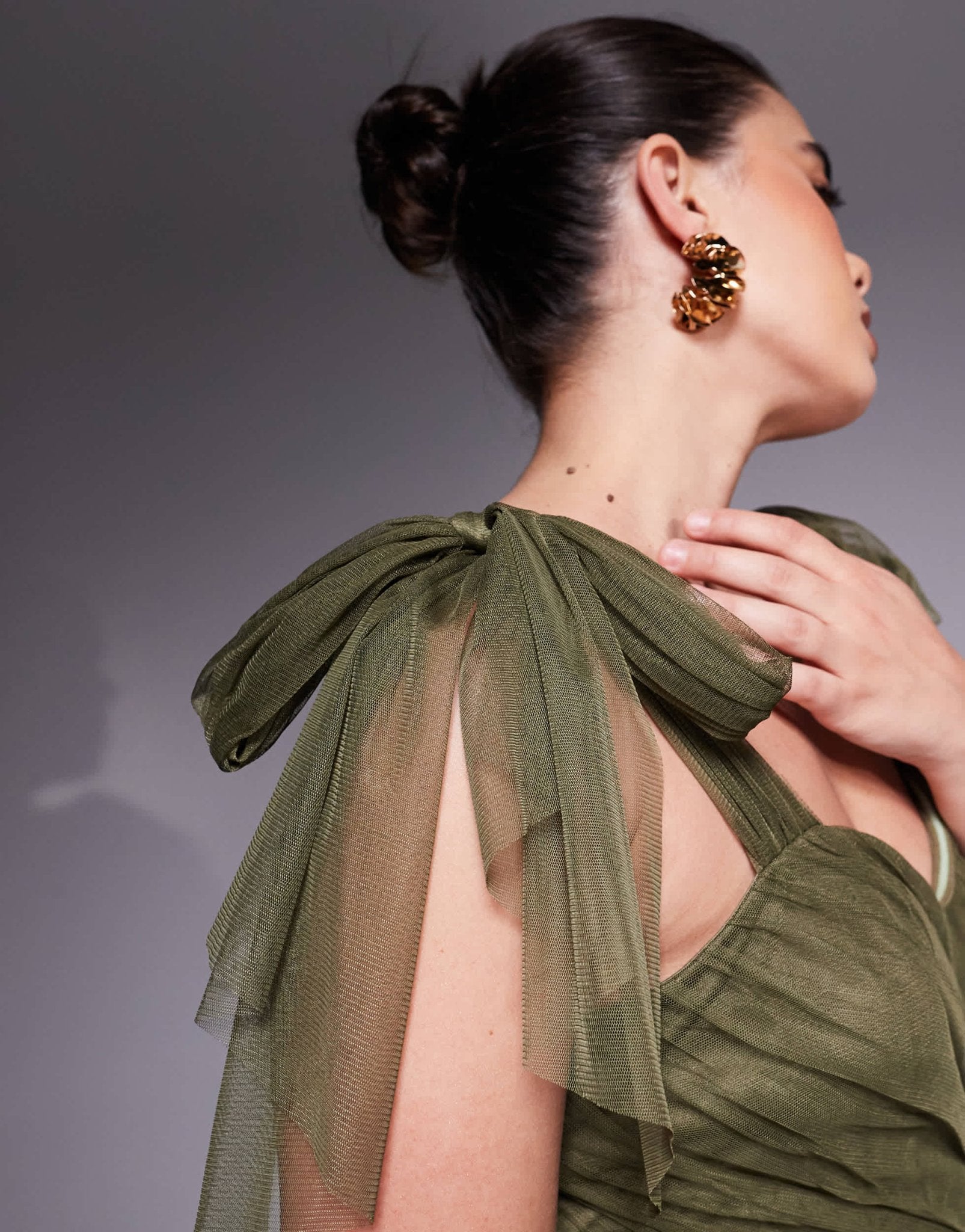 Lace & Beads Plus bow shoulder tiered tulle maxi dress in deep olive - ASOS Sample Sale EU Store