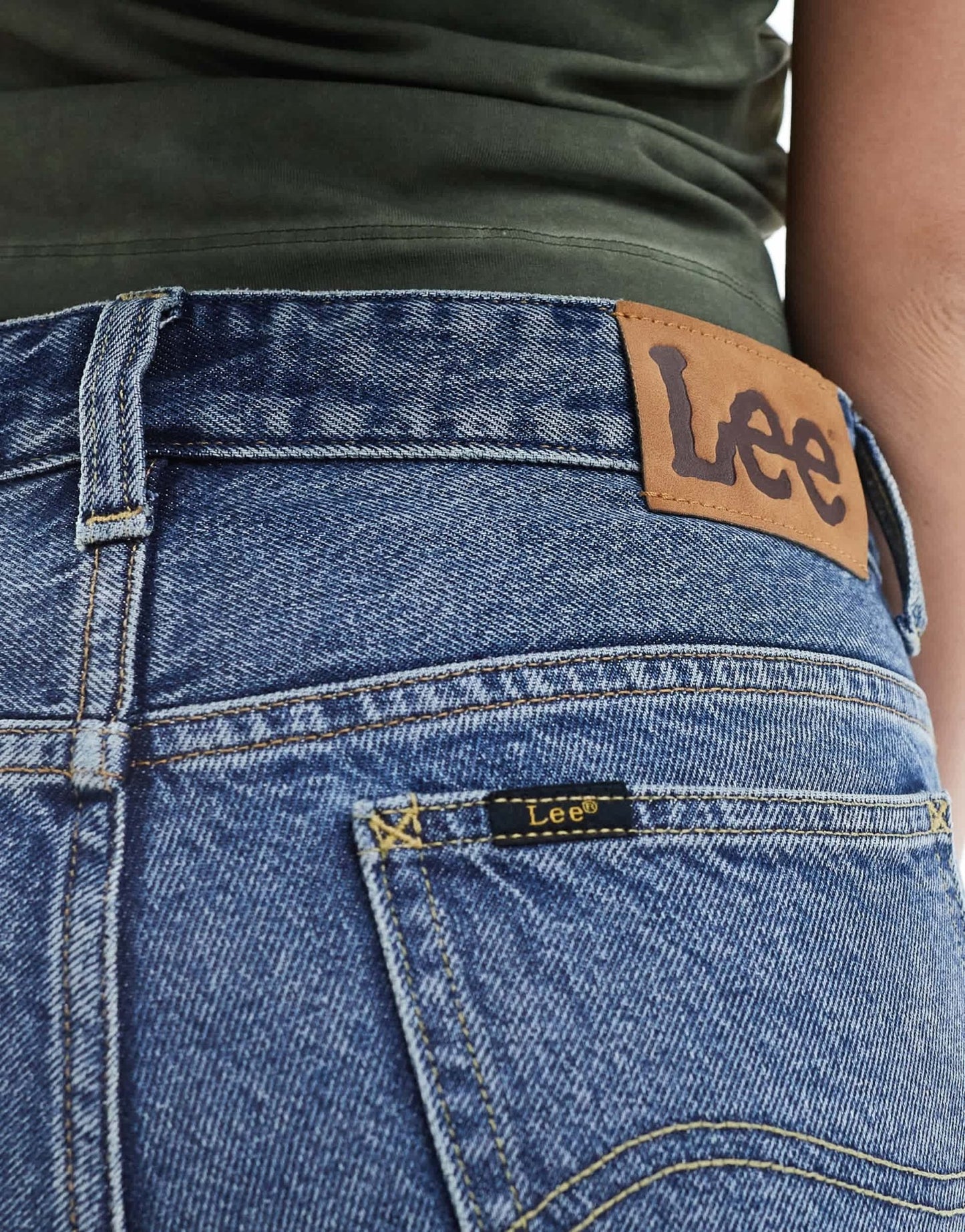 Lee Rider short 2inch straight fit turn up denim shorts in mid vintage wash - ASOS Sample Sale EU Store