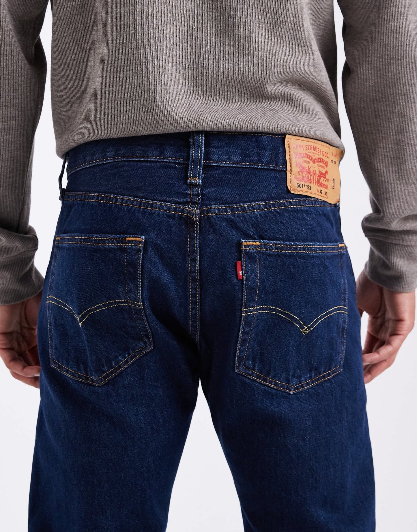 Levi's 501 '93 relaxed straight jeans in dark wash - ASOS Sample Sale EU Store