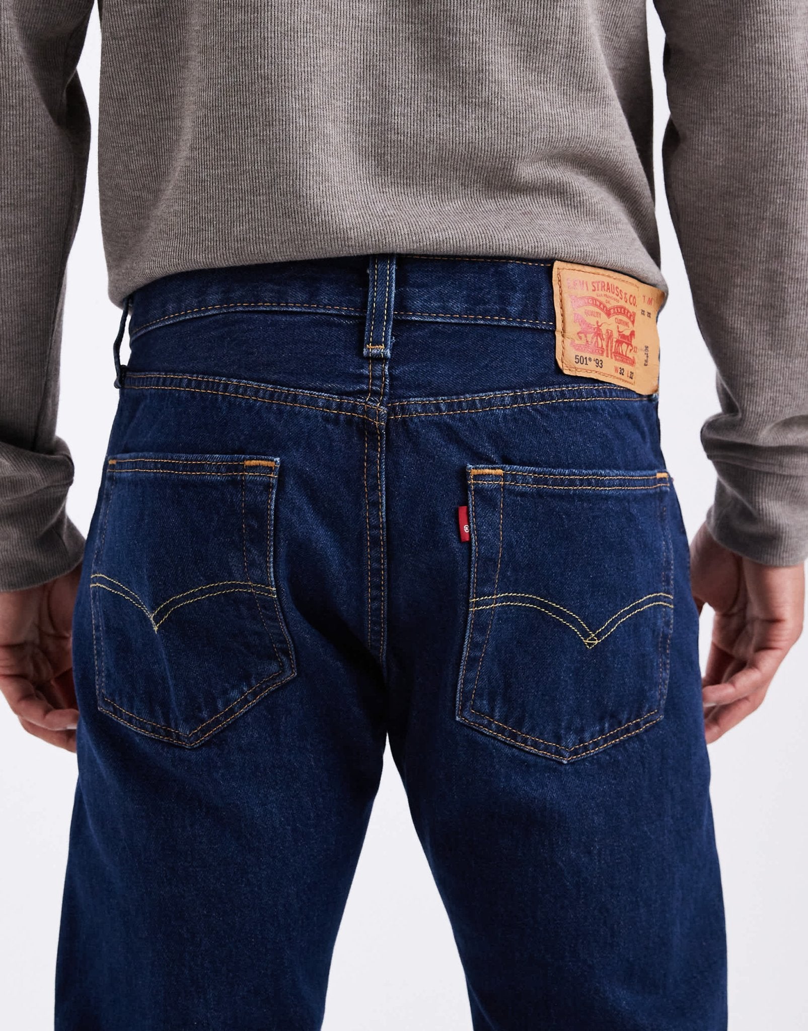 Levi's 501 '93 relaxed straight jeans in dark wash - ASOS Sample Sale EU Store