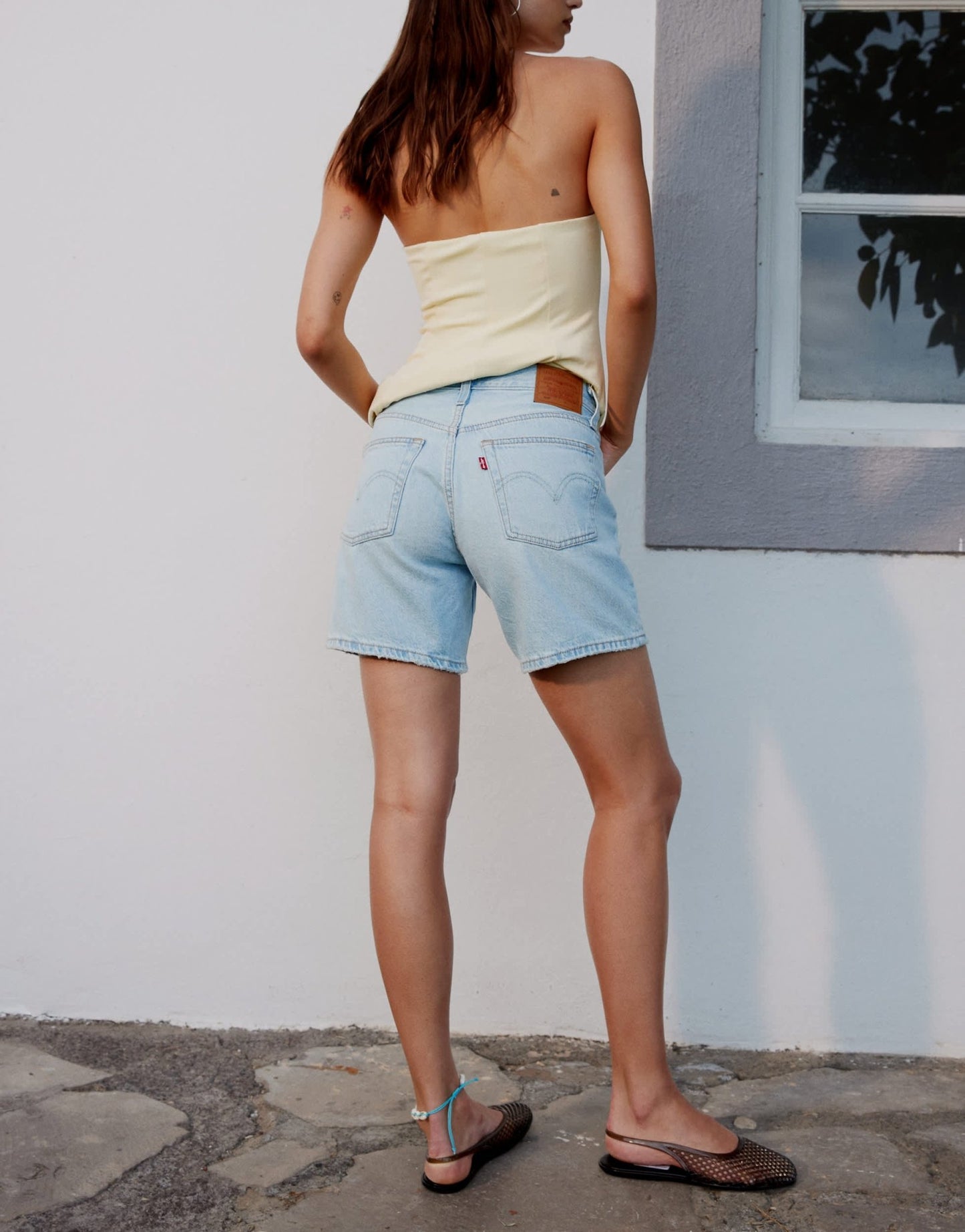 Levi's 501 mid thigh low waisted denim shorts in light wash - ASOS Sample Sale EU Store