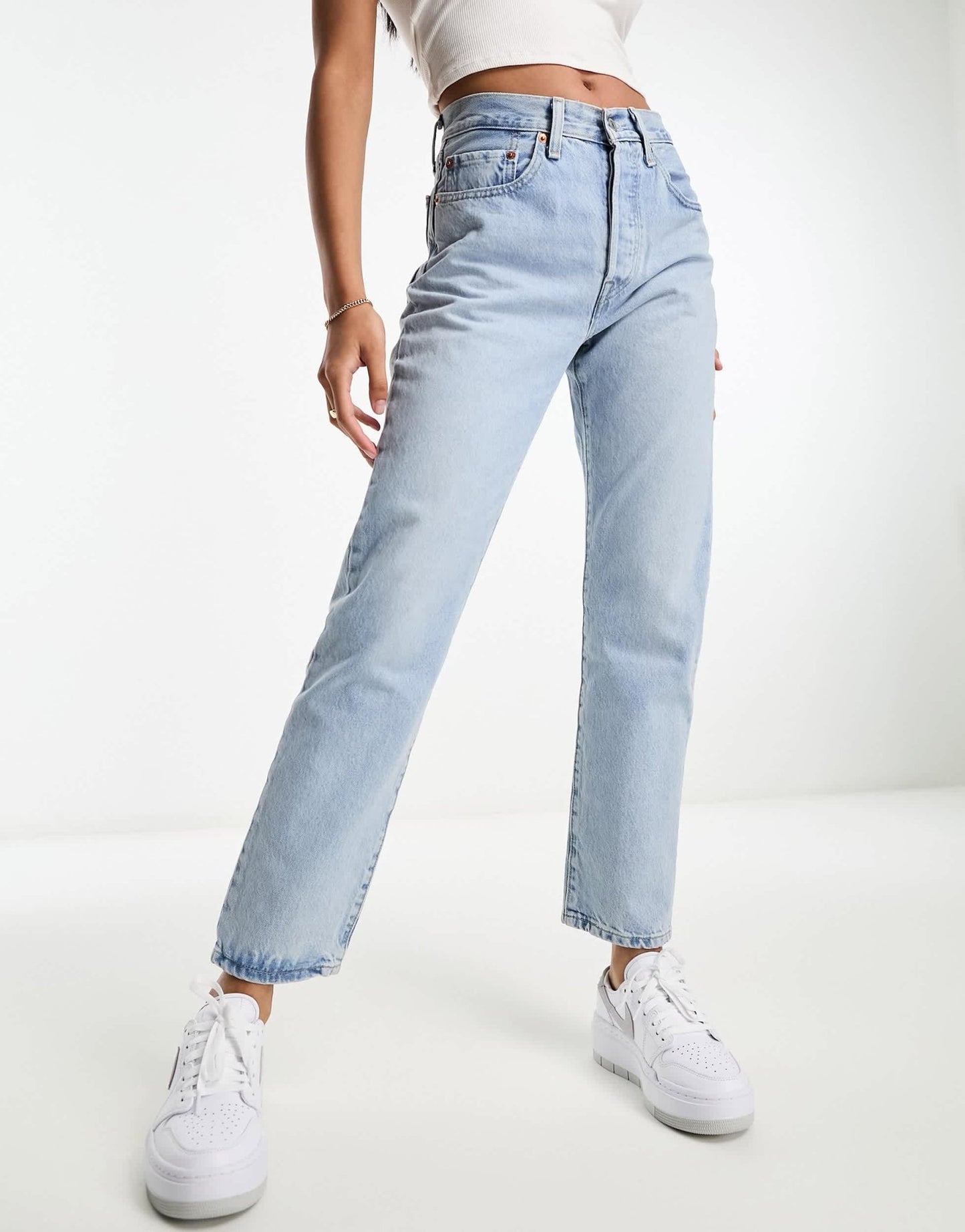 Levi's 501 straight fit crop jeans in light blue wash - ASOS Sample Sale EU Store