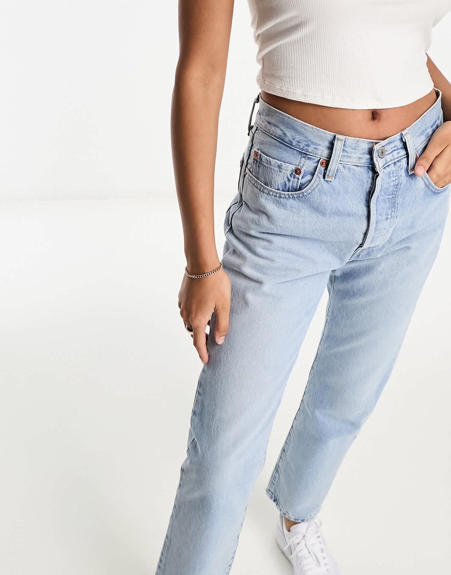 Levi's 501 straight fit crop jeans in light blue wash - ASOS Sample Sale EU Store