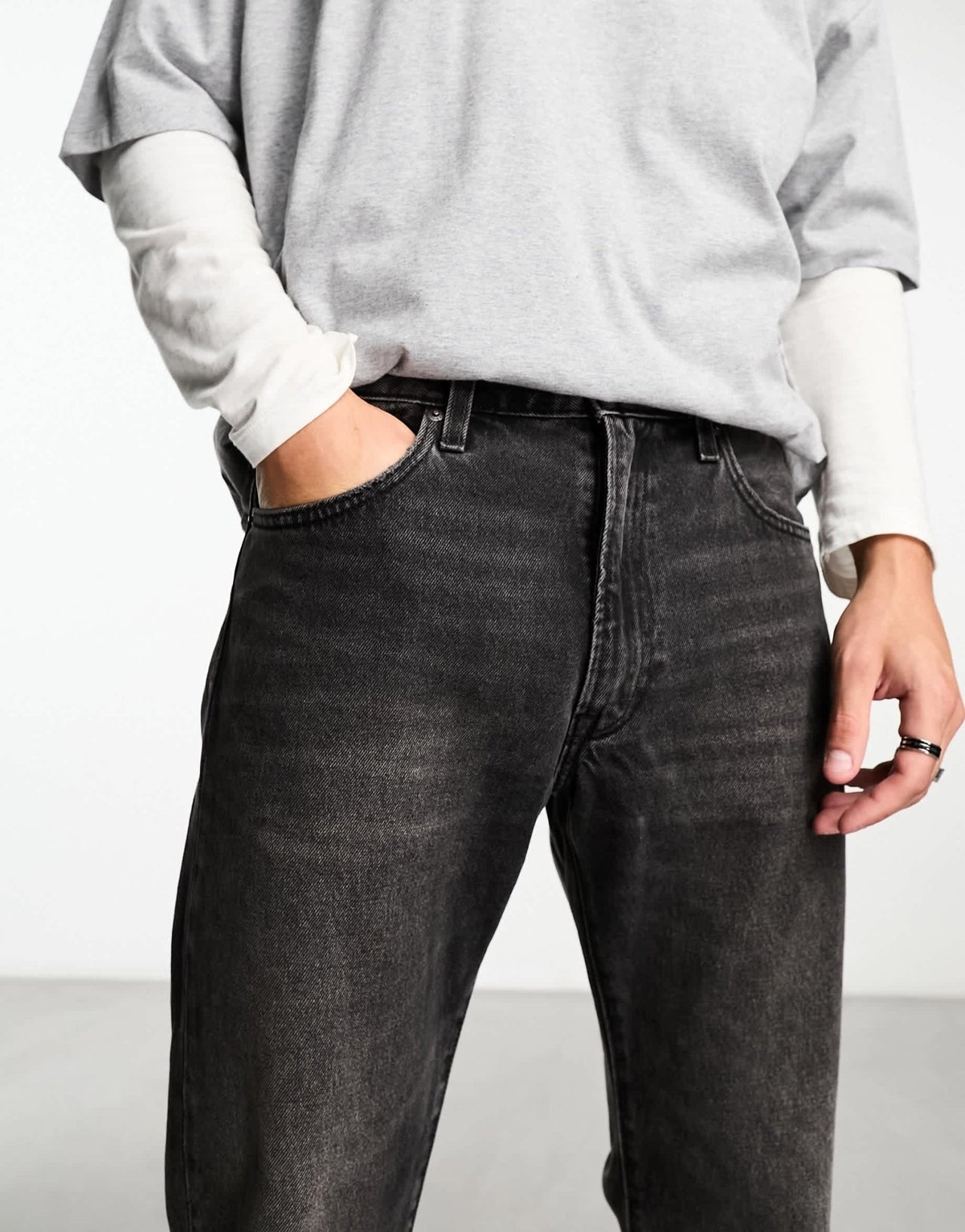 Levi's 551z authentic straight fit jeans in black wash - ASOS Sample Sale EU Store