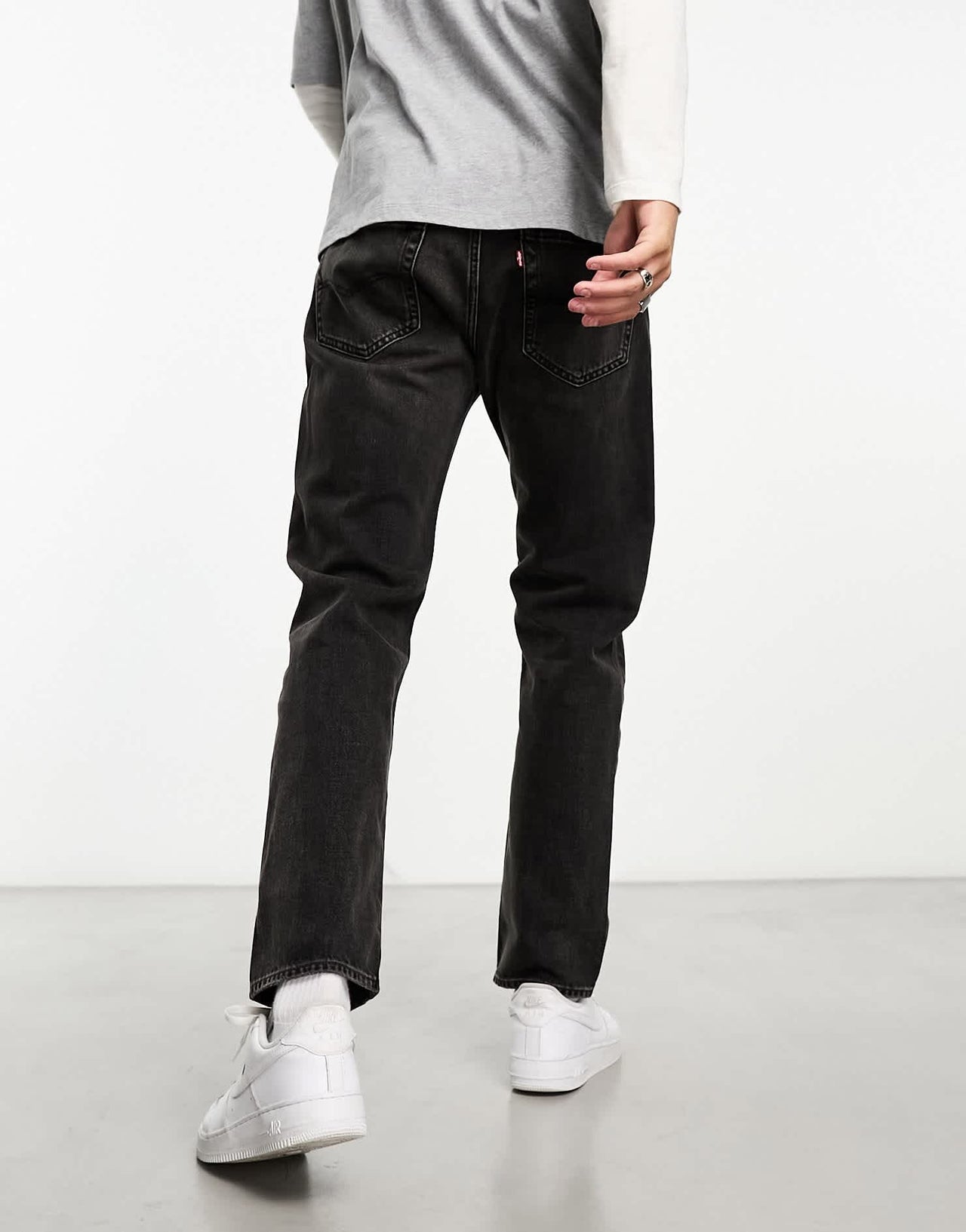 Levi's 551z authentic straight fit jeans in black wash - ASOS Sample Sale EU Store