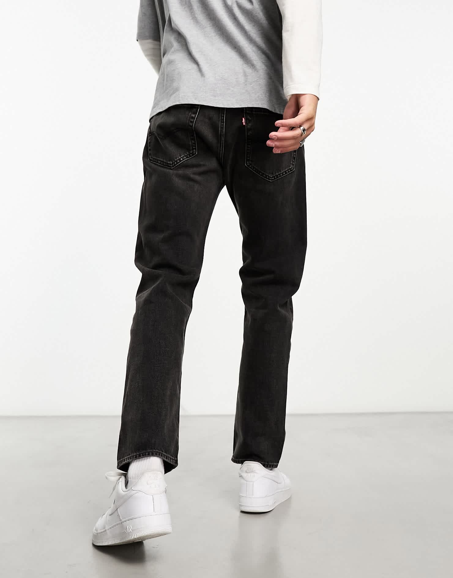 Levi's 551z authentic straight fit jeans in black wash - ASOS Sample Sale EU Store