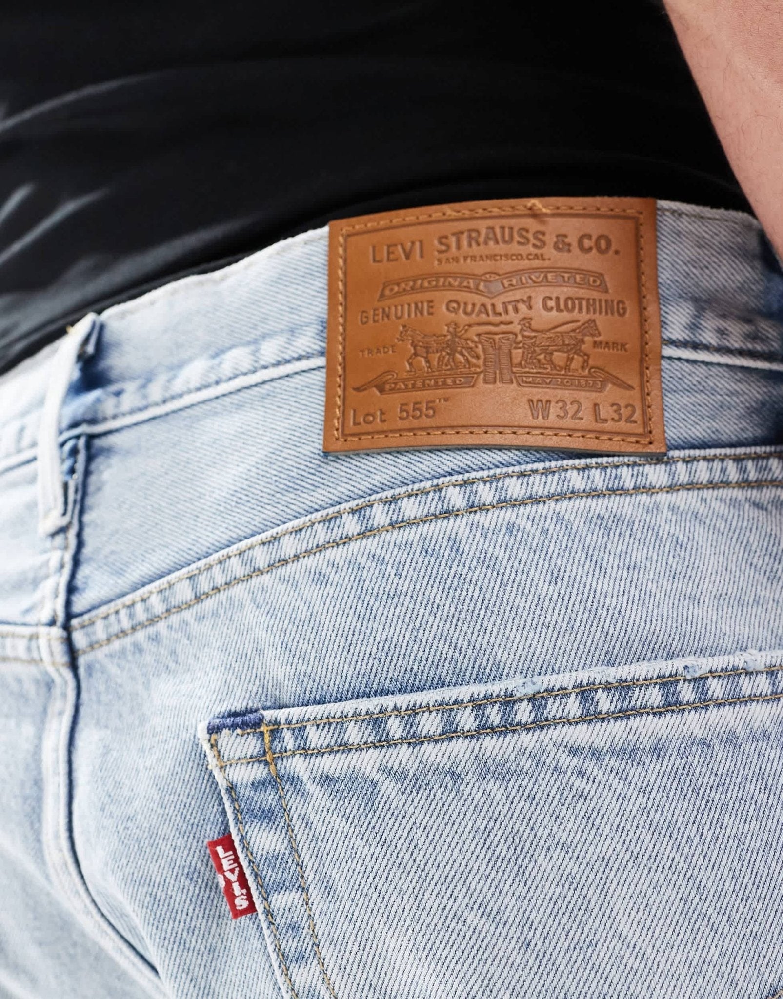 Levi's 555 relaxed straight fit jeans in light blue - ASOS Sample Sale EU Store