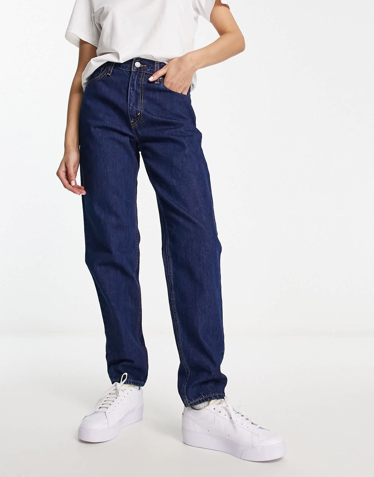 Levi's 80's mom jeans in dark wash - ASOS Sample Sale EU Store