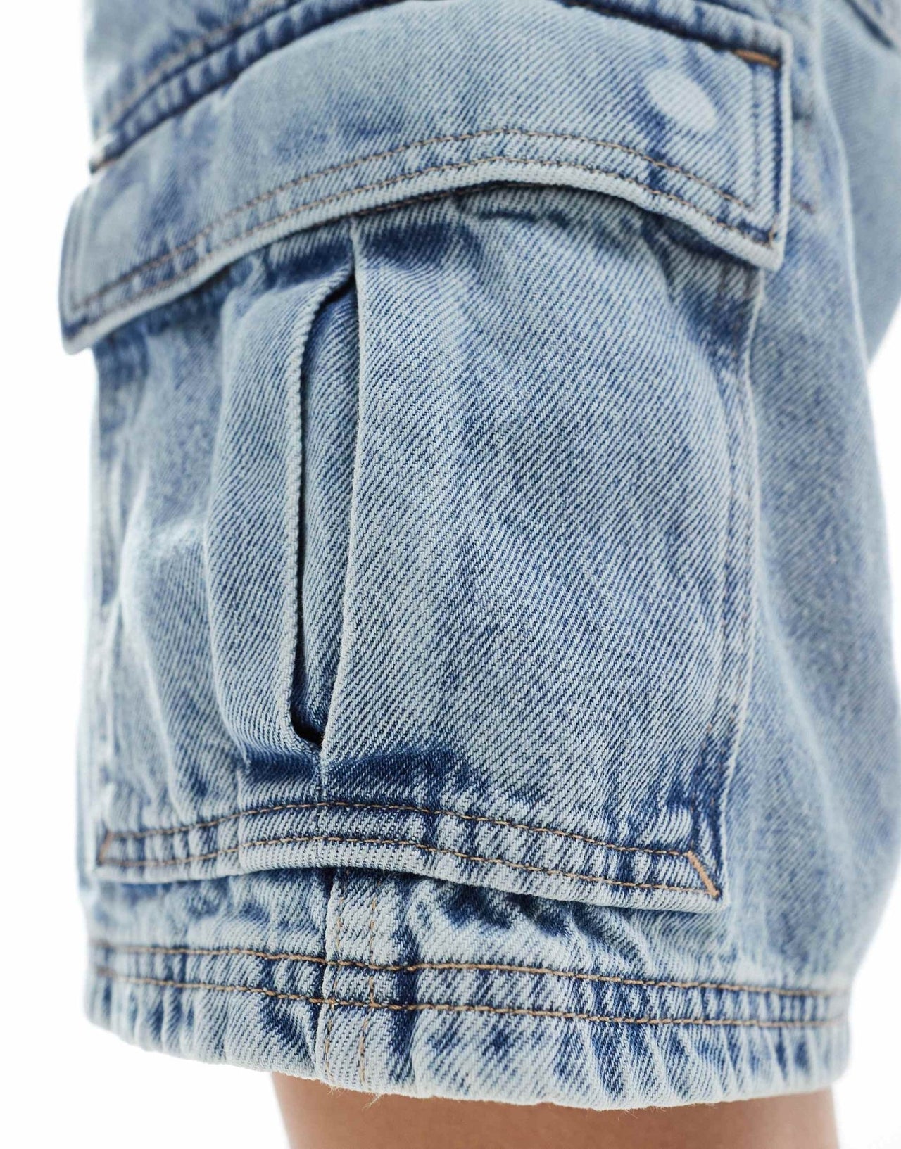 Levi's baggy cargo denim shorts in mid blue - ASOS Sample Sale EU Store