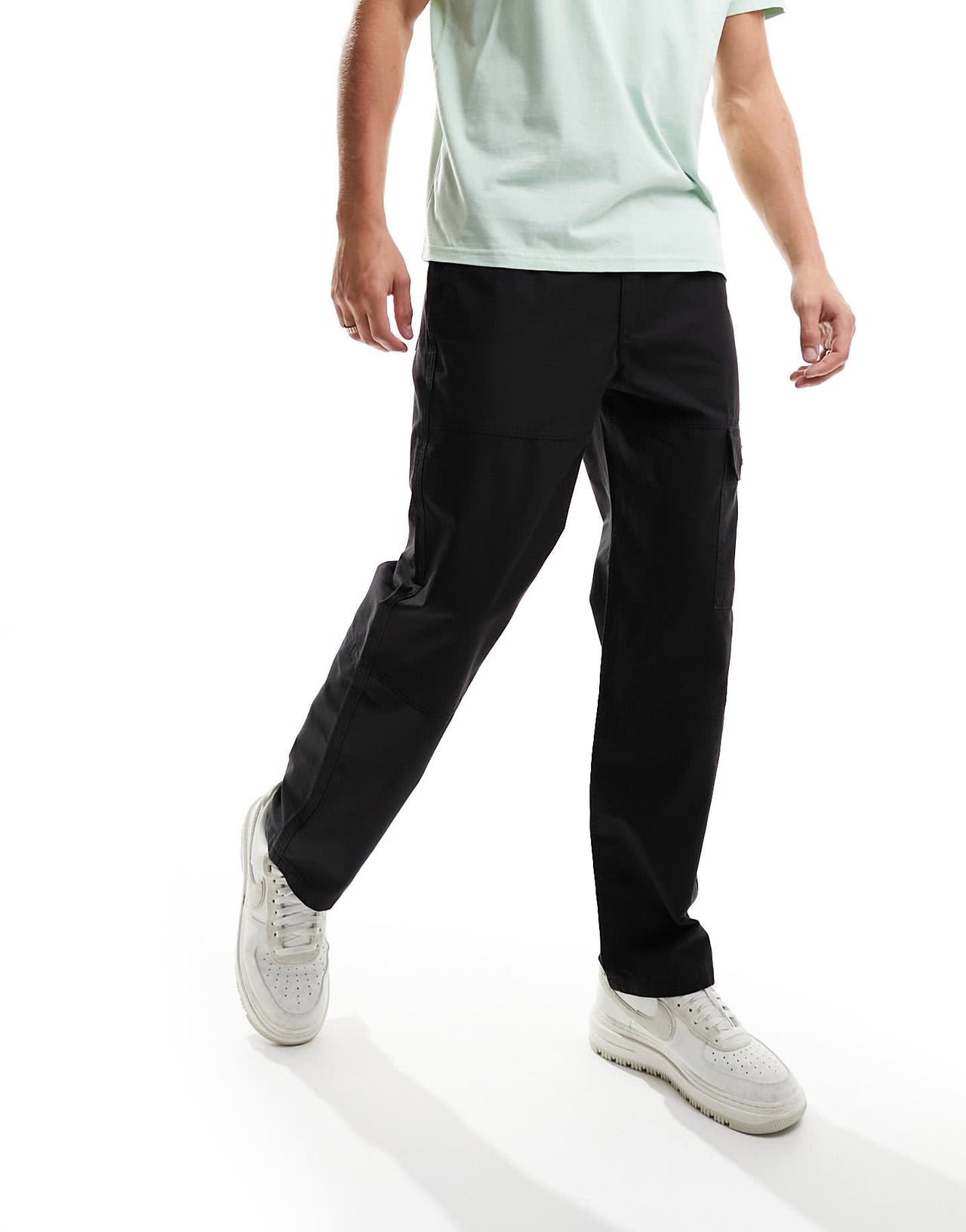 Levi's cargo trousers with pockets in black - ASOS Sample Sale EU Store