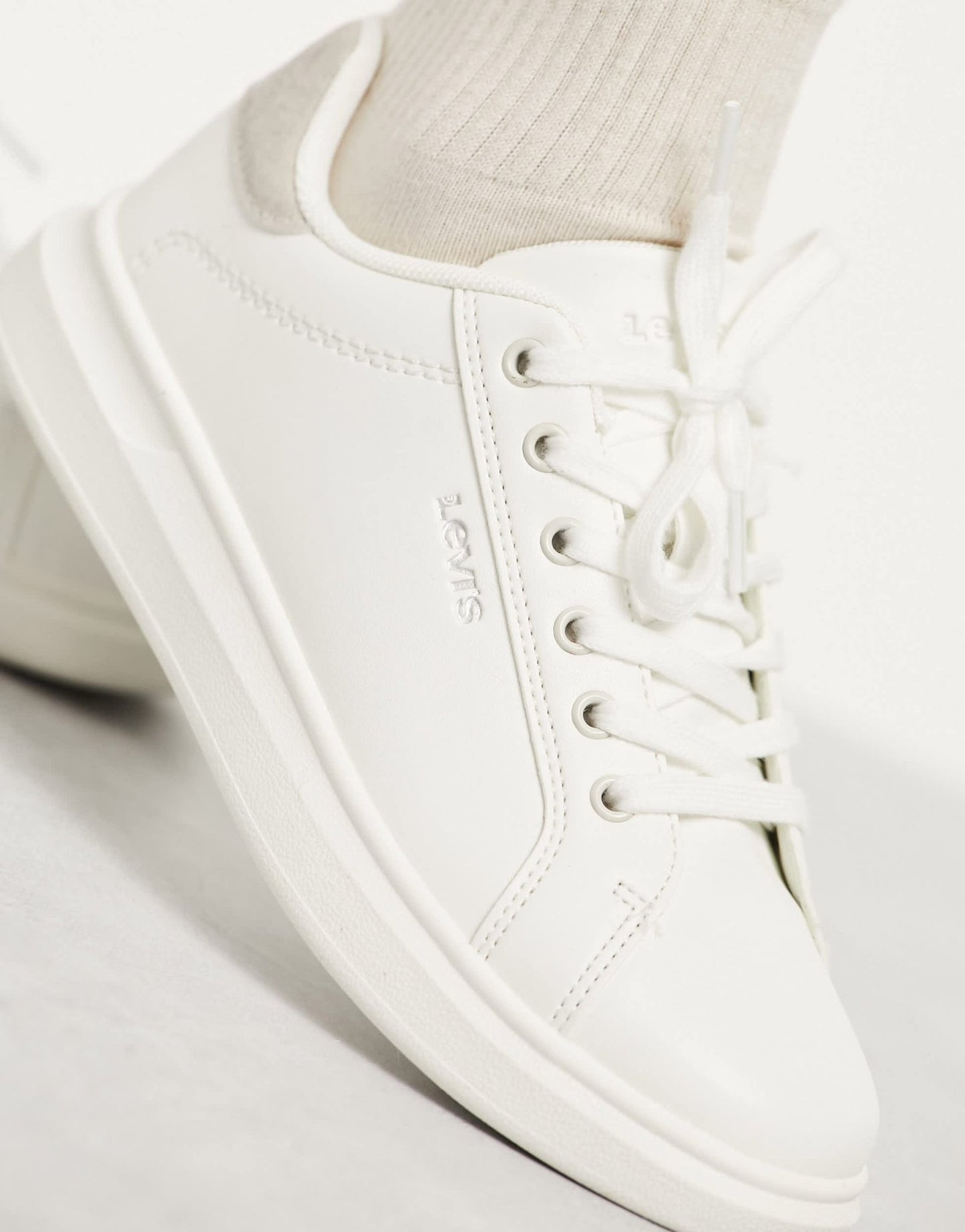 Levi's Ellis leather trainer in white with logo - ASOS Sample Sale EU Store