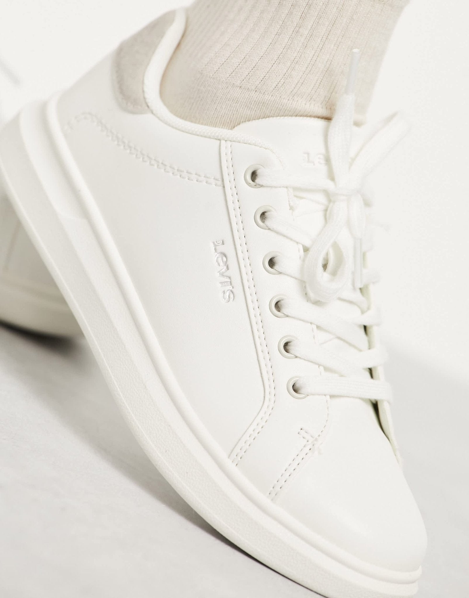 Levi's Ellis leather trainer in white with logo - ASOS Sample Sale EU Store