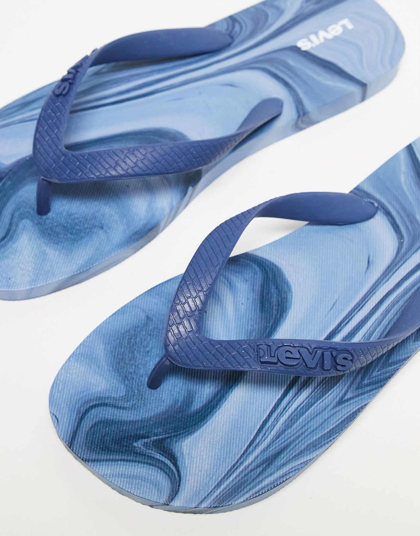 Levi's flip flop with logo in blue marble print - ASOS Sample Sale EU Store