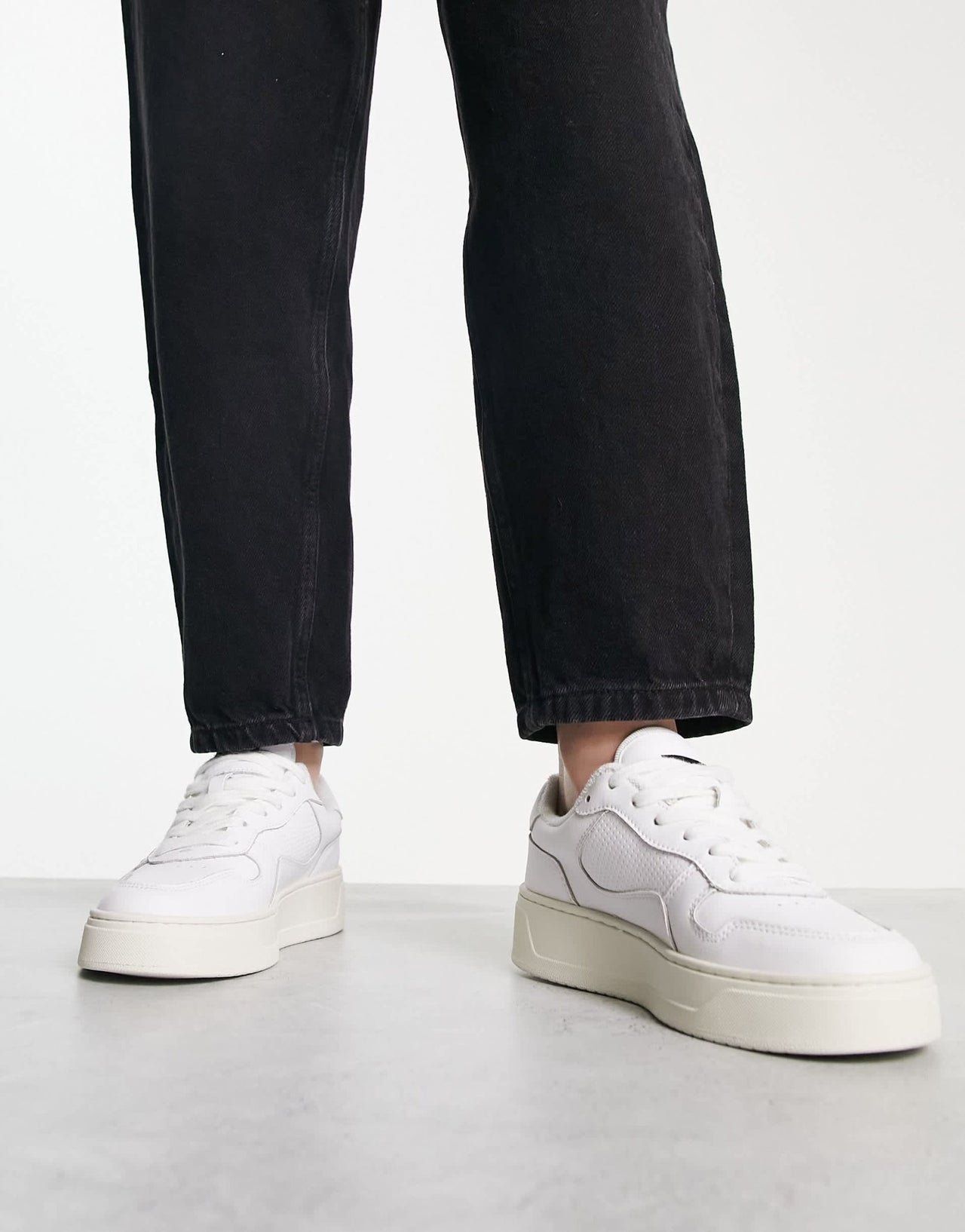Levi's Glide leather trainer in white with logo - ASOS Sample Sale EU Store