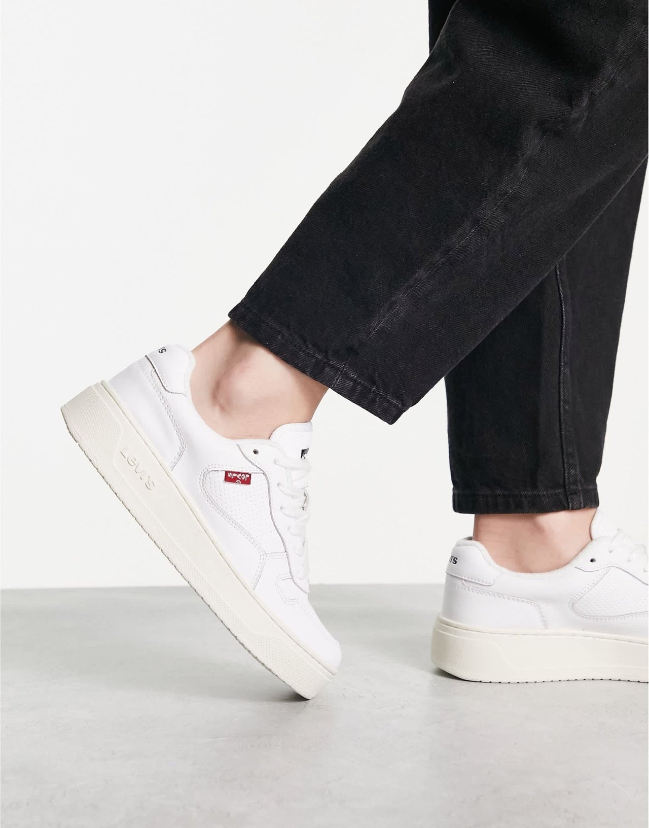 Levi's Glide leather trainer in white with logo - ASOS Sample Sale EU Store