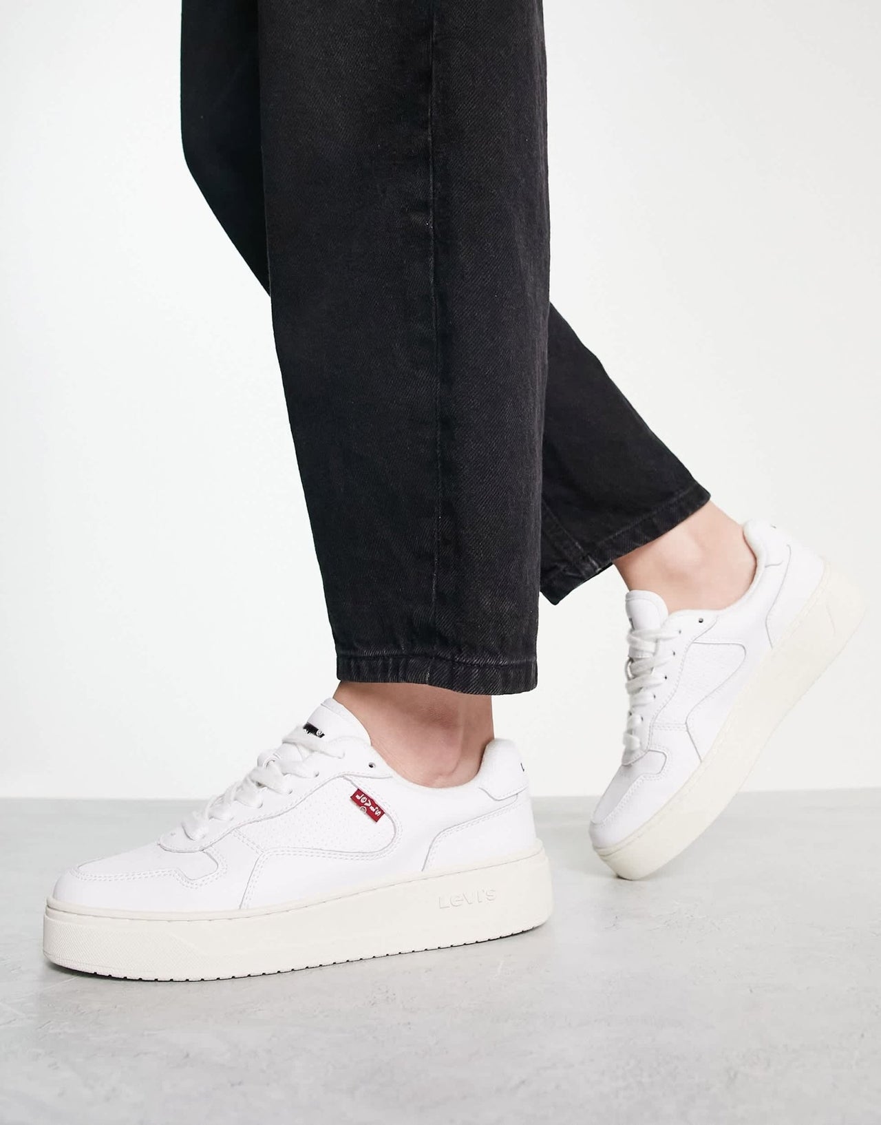 Levi's Glide leather trainer in white with logo - ASOS Sample Sale EU Store