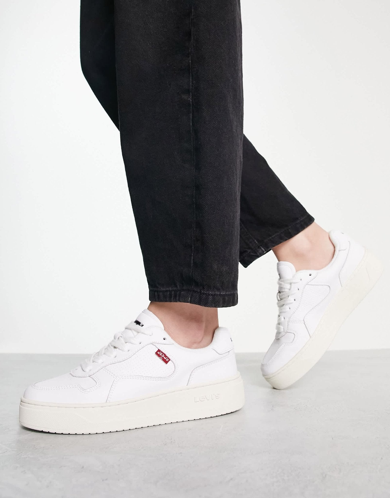 Levi's Glide leather trainer in white with logo - ASOS Sample Sale EU Store