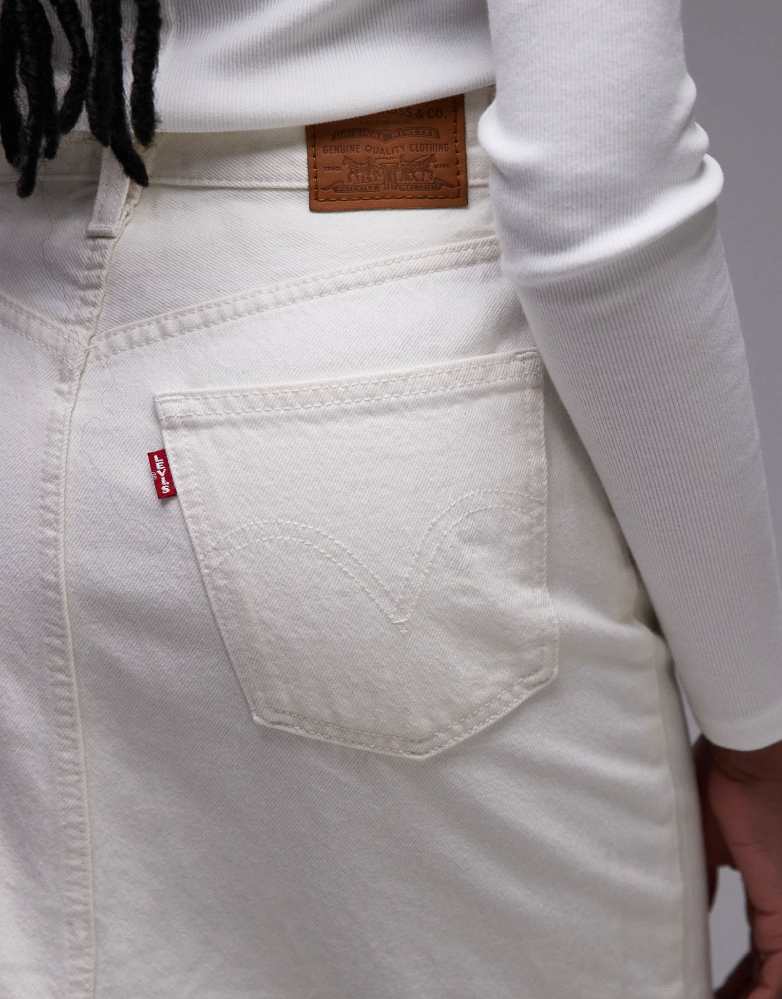 Levi's high rise midi skirt with back slit in white - ASOS Sample Sale EU Store