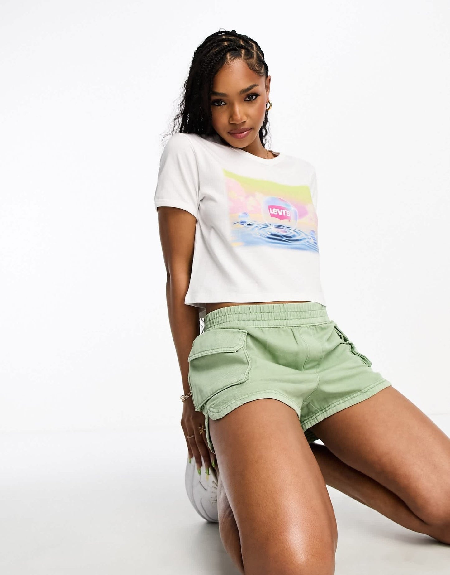 Levi's Homeroom cropped t-shirt with bubble logo graphic in cream - ASOS Sample Sale EU Store