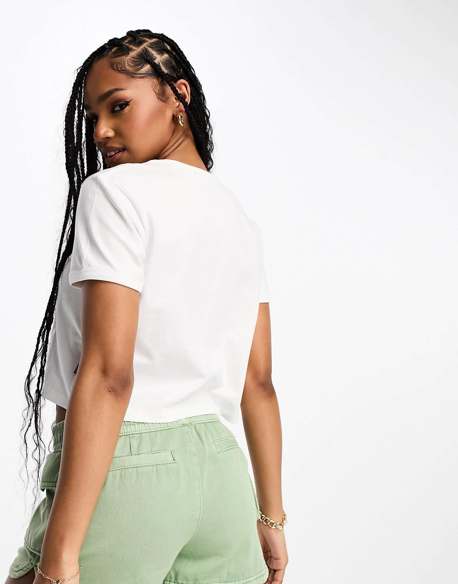 Levi's Homeroom cropped t-shirt with bubble logo graphic in cream - ASOS Sample Sale EU Store