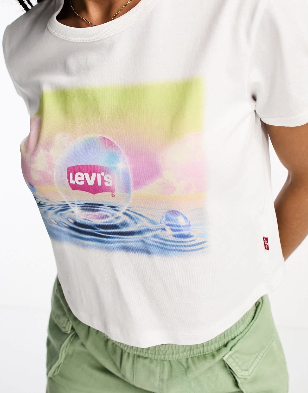 Levi's Homeroom cropped t-shirt with bubble logo graphic in cream - ASOS Sample Sale EU Store