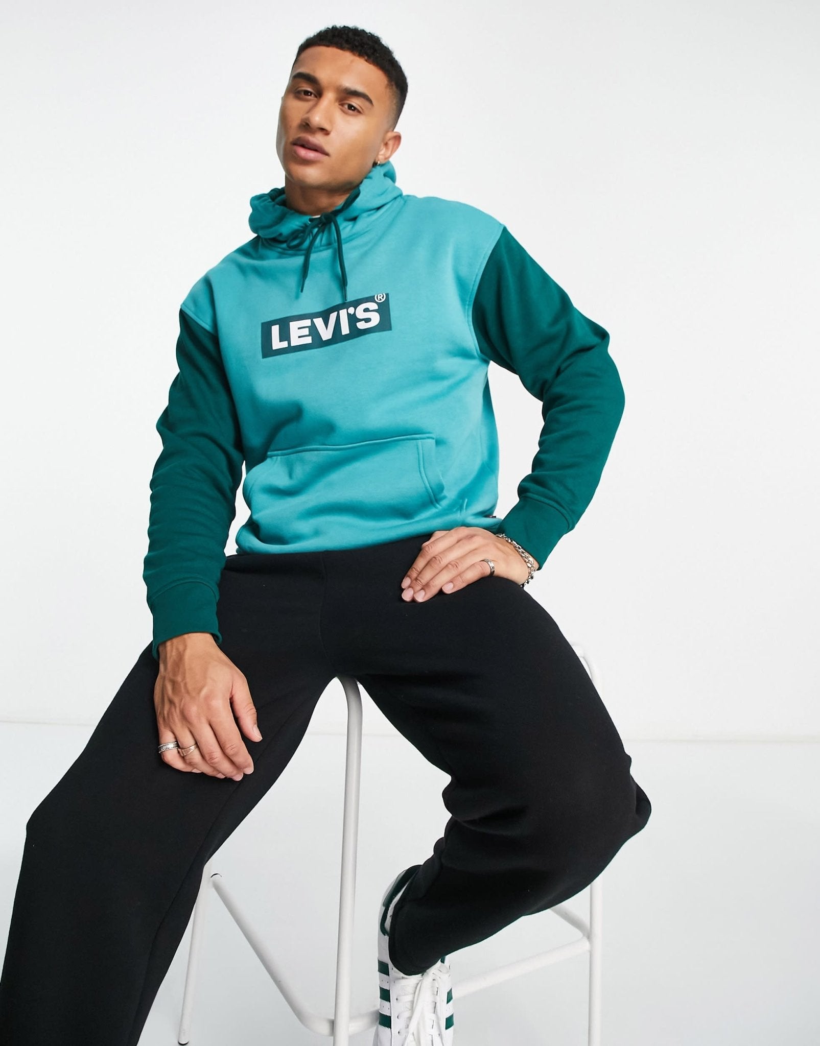 Levi's hoodie in green with central box tab logo and contrasting sleeves - ASOS Sample Sale EU Store