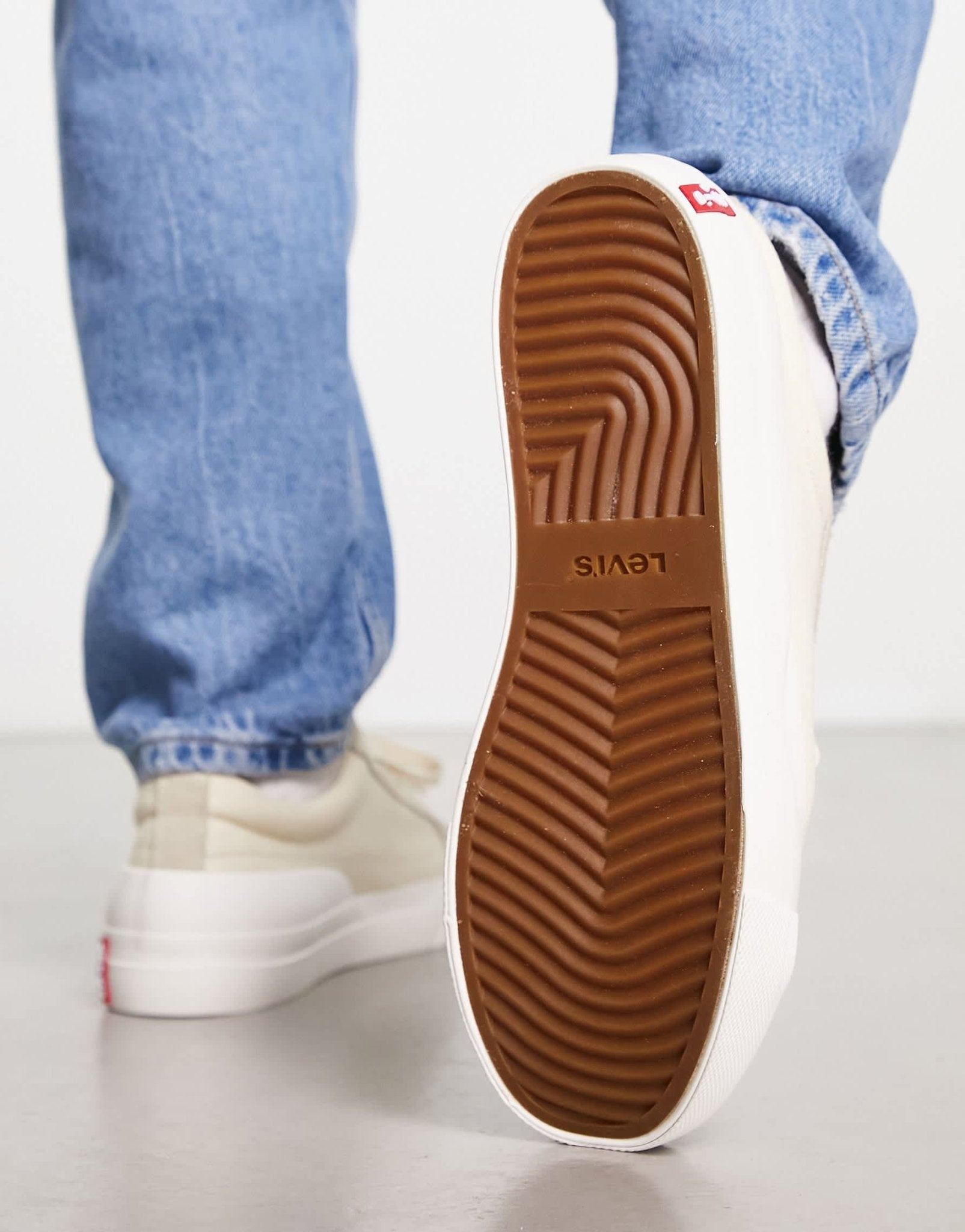 Levi's low lace trainer in cream mix with back tab logo - ASOS Sample Sale EU Store