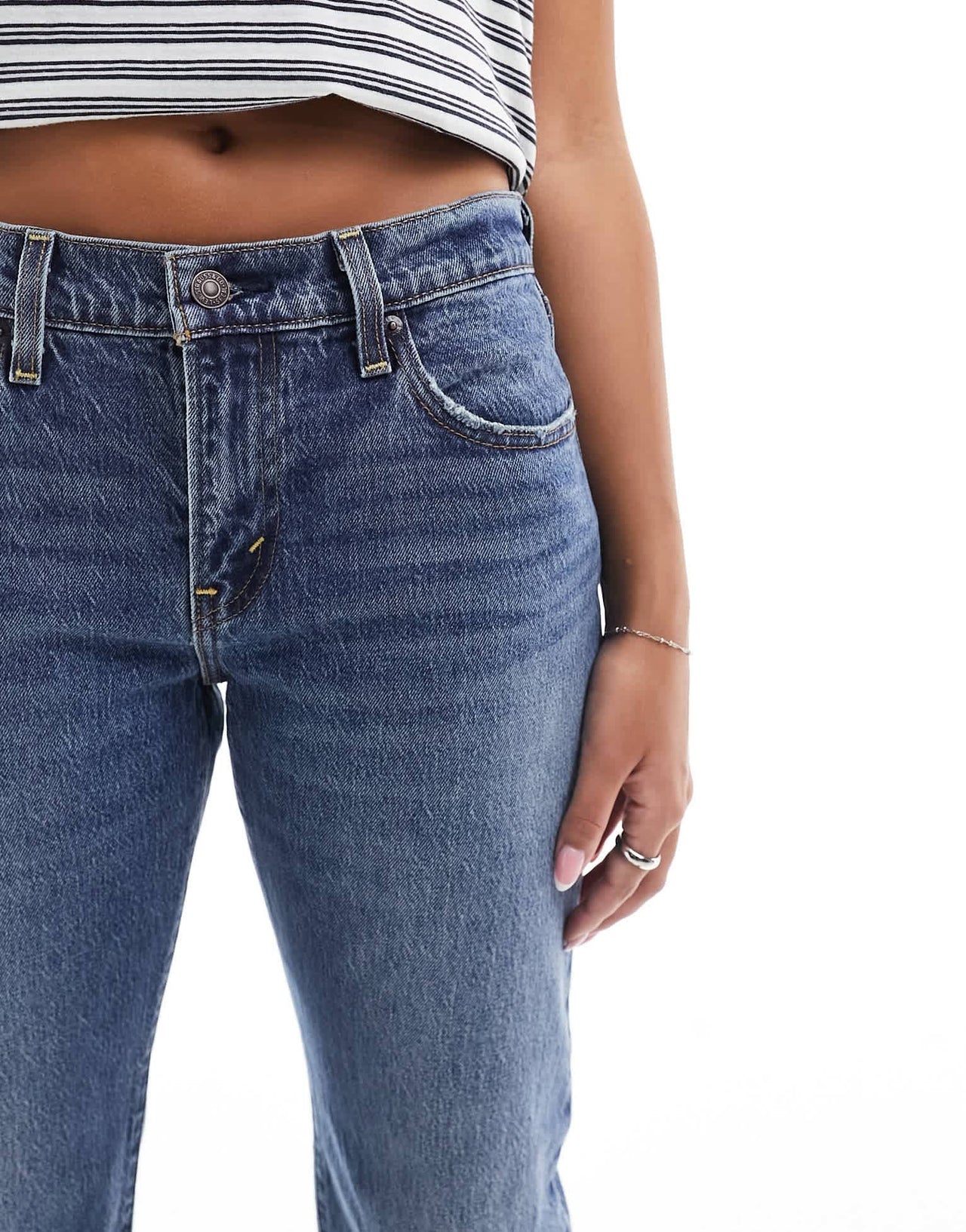 Levi's Middy straight mid - rise jeans in mid blue wash - ASOS Sample Sale EU Store